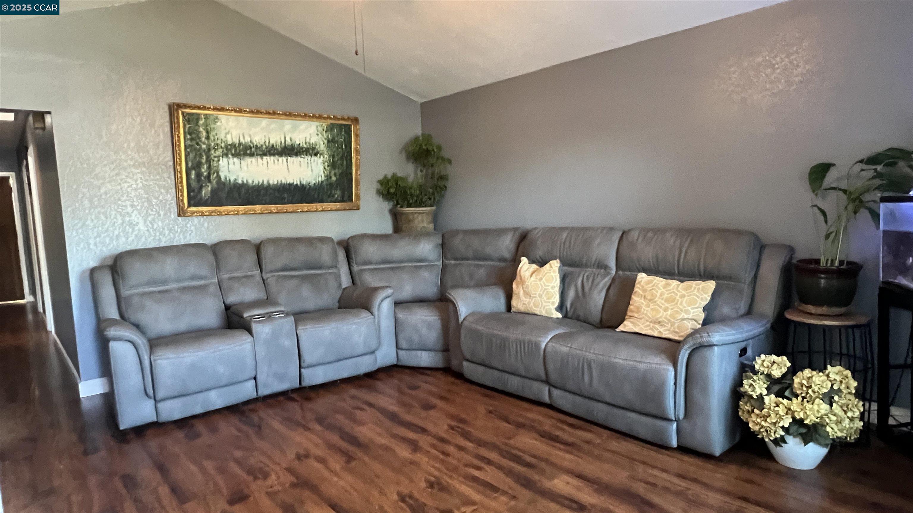 Detail Gallery Image 2 of 20 For 14413 Modoc Ct, Manteca,  CA 95336 - 3 Beds | 2 Baths