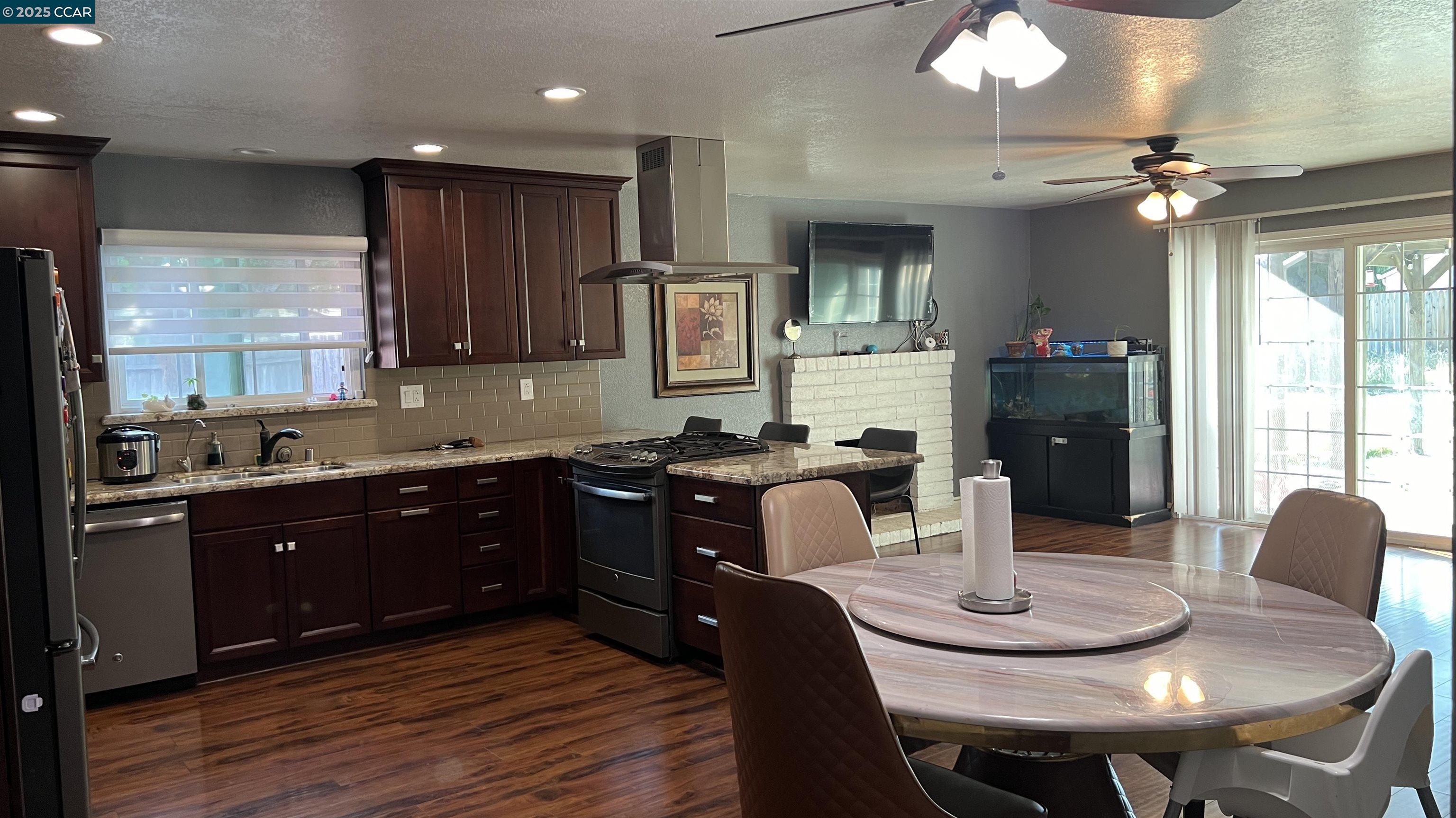 Detail Gallery Image 4 of 20 For 14413 Modoc Ct, Manteca,  CA 95336 - 3 Beds | 2 Baths
