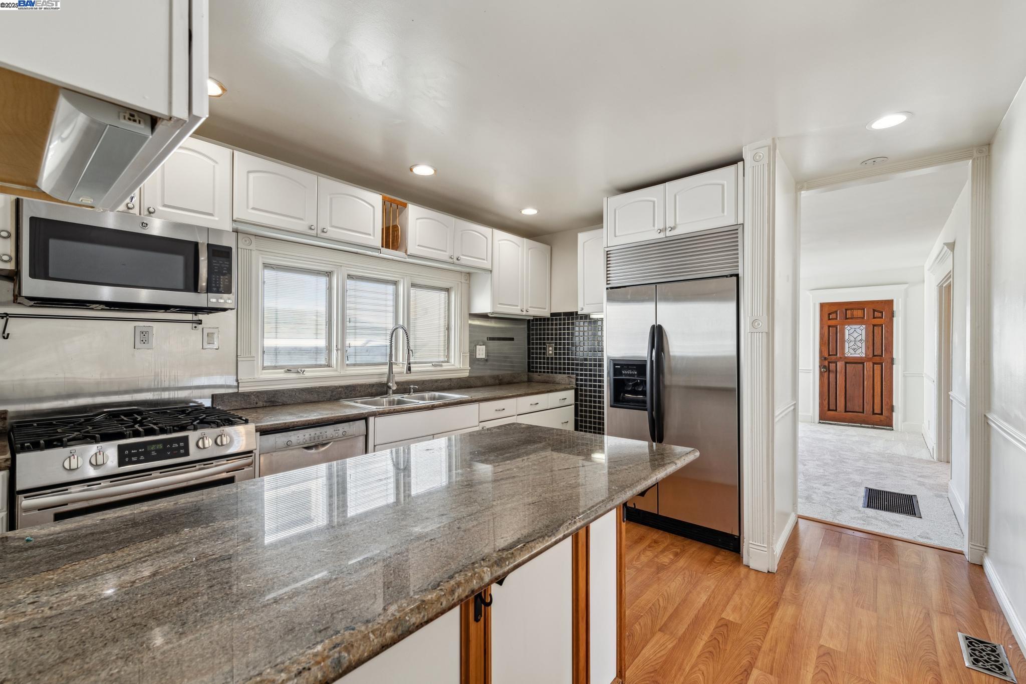 Detail Gallery Image 12 of 30 For 2326 10th St, Berkeley,  CA 94710 - – Beds | – Baths