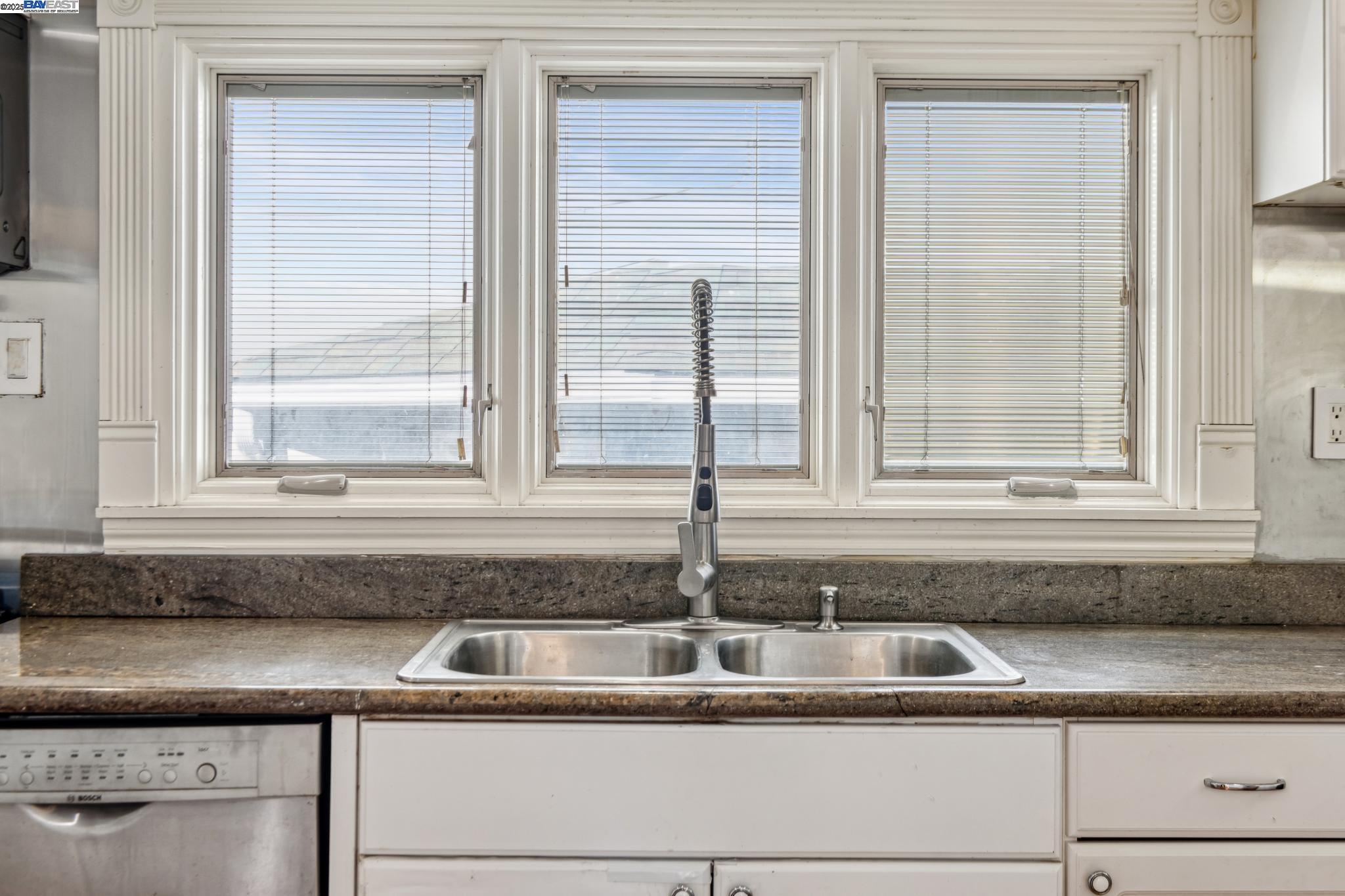 Detail Gallery Image 15 of 30 For 2326 10th St, Berkeley,  CA 94710 - – Beds | – Baths