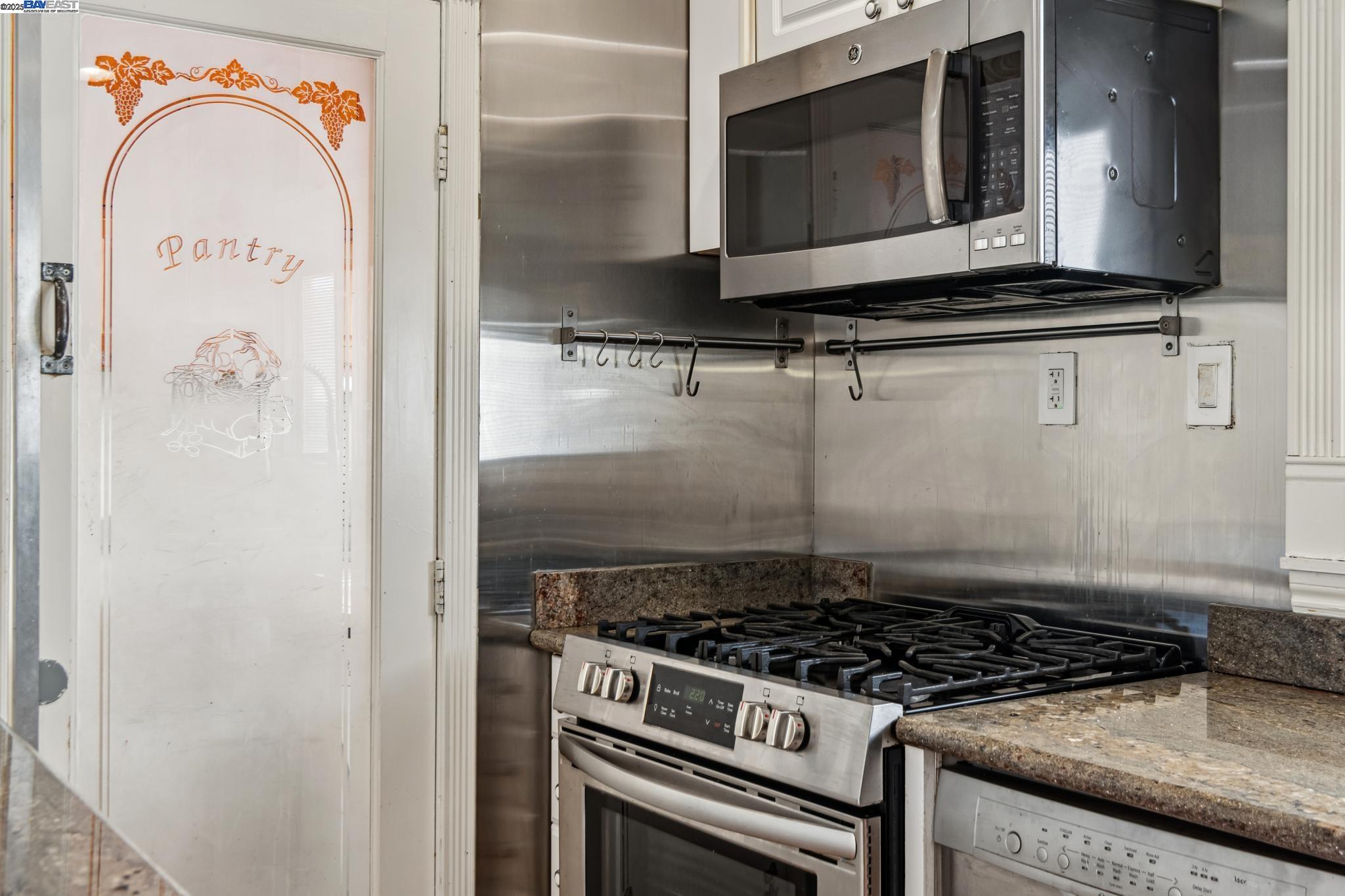 Detail Gallery Image 16 of 30 For 2326 10th St, Berkeley,  CA 94710 - – Beds | – Baths