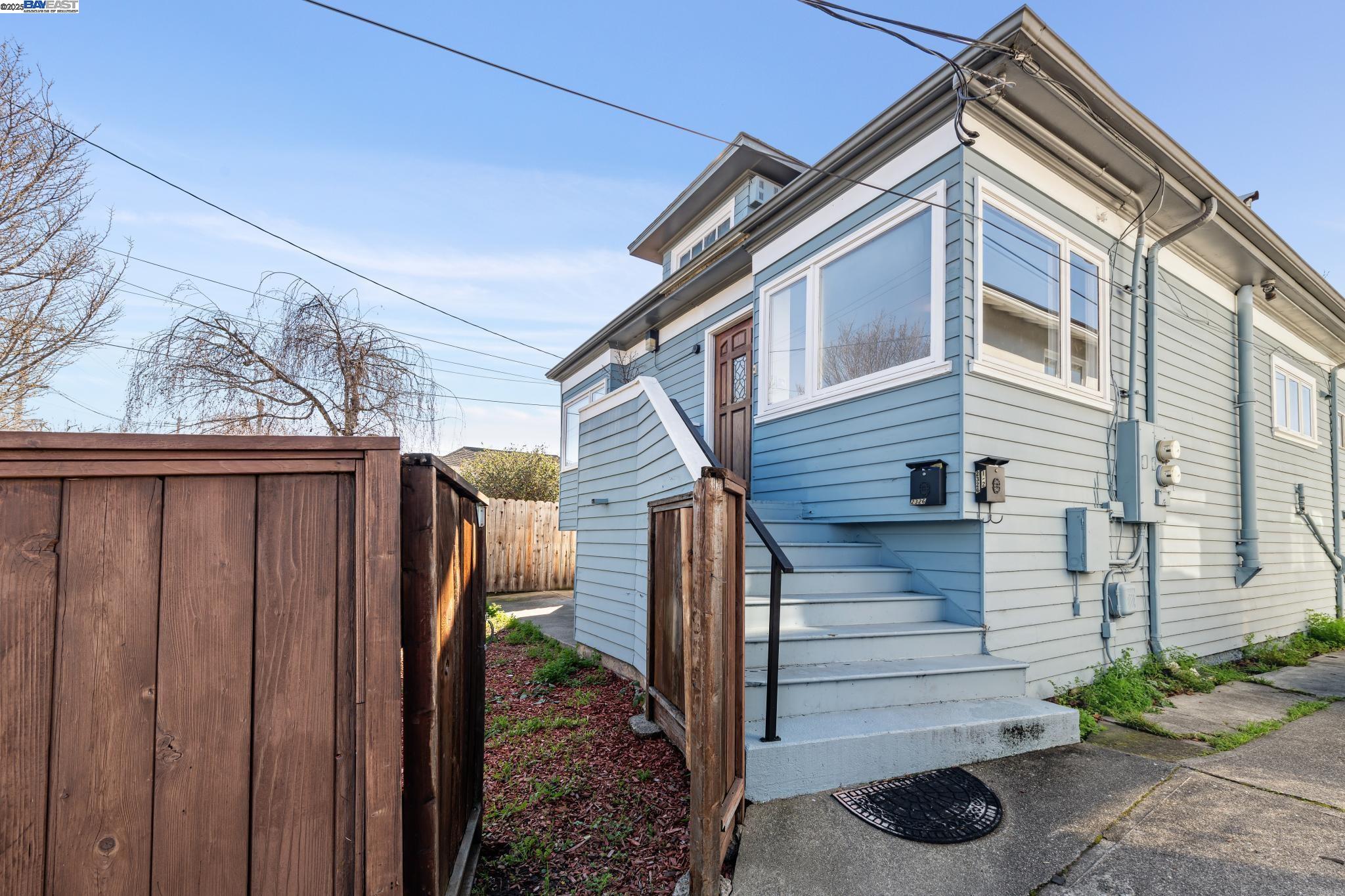 Detail Gallery Image 3 of 30 For 2326 10th St, Berkeley,  CA 94710 - – Beds | – Baths