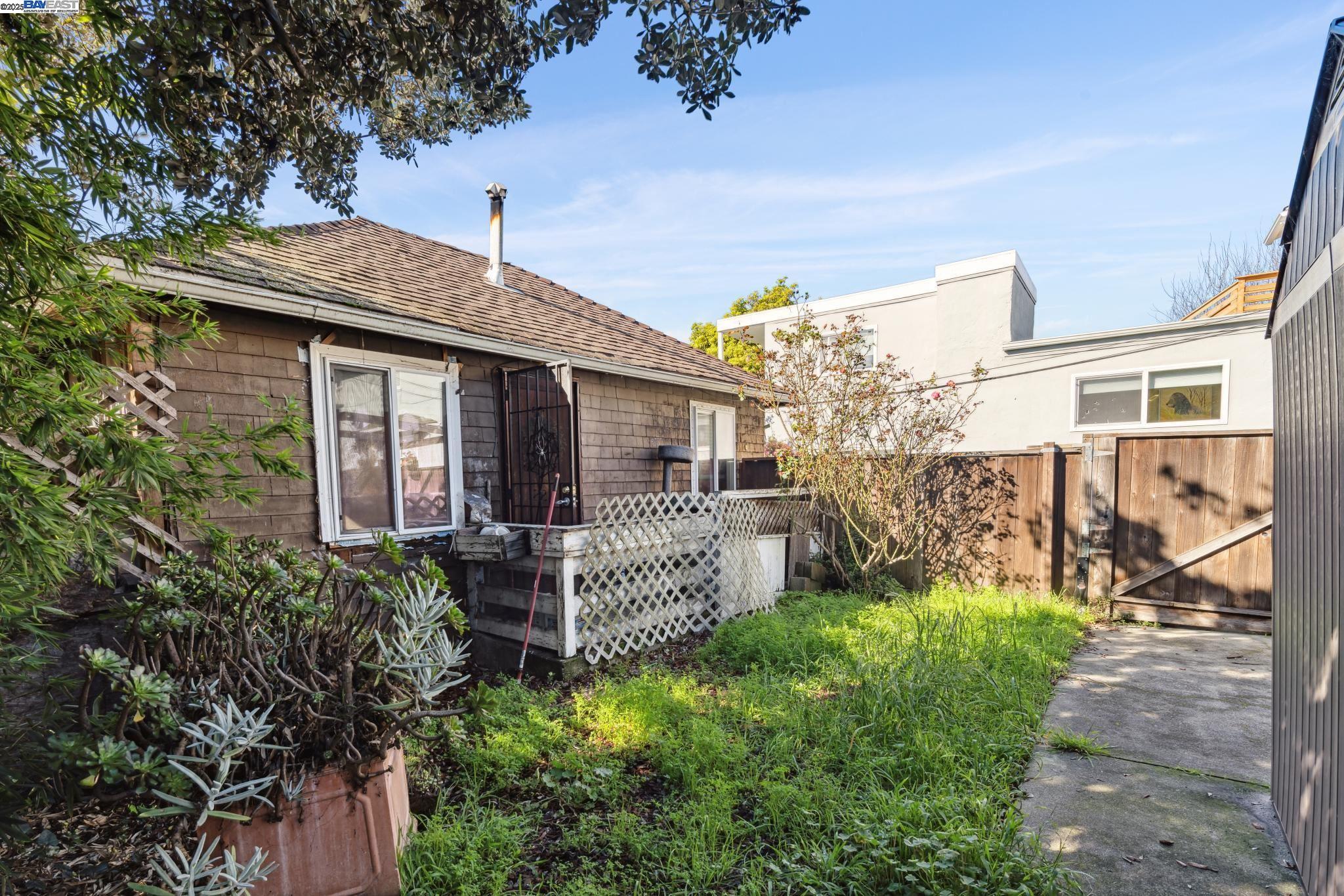 Detail Gallery Image 29 of 30 For 2326 10th St, Berkeley,  CA 94710 - – Beds | – Baths