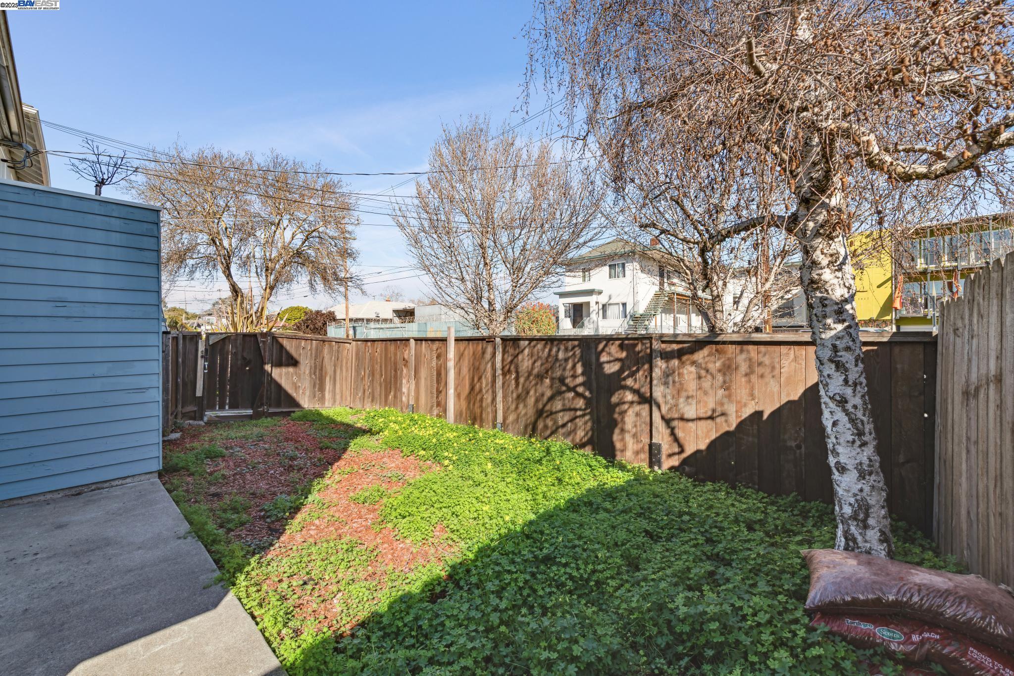 Detail Gallery Image 5 of 30 For 2326 10th St, Berkeley,  CA 94710 - – Beds | – Baths