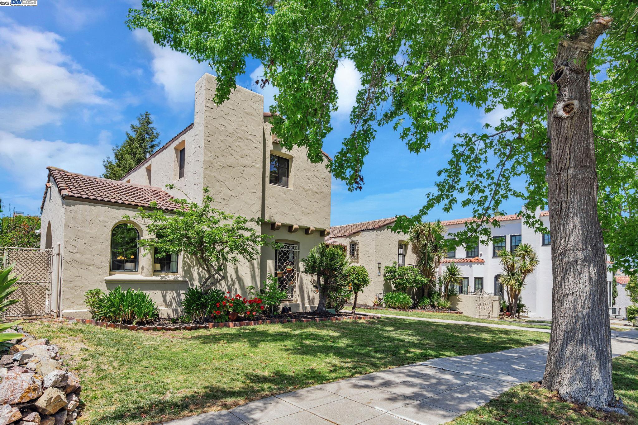 Detail Gallery Image 2 of 53 For 659 Kenwyn Rd, Oakland,  CA 94610 - 4 Beds | 3/1 Baths
