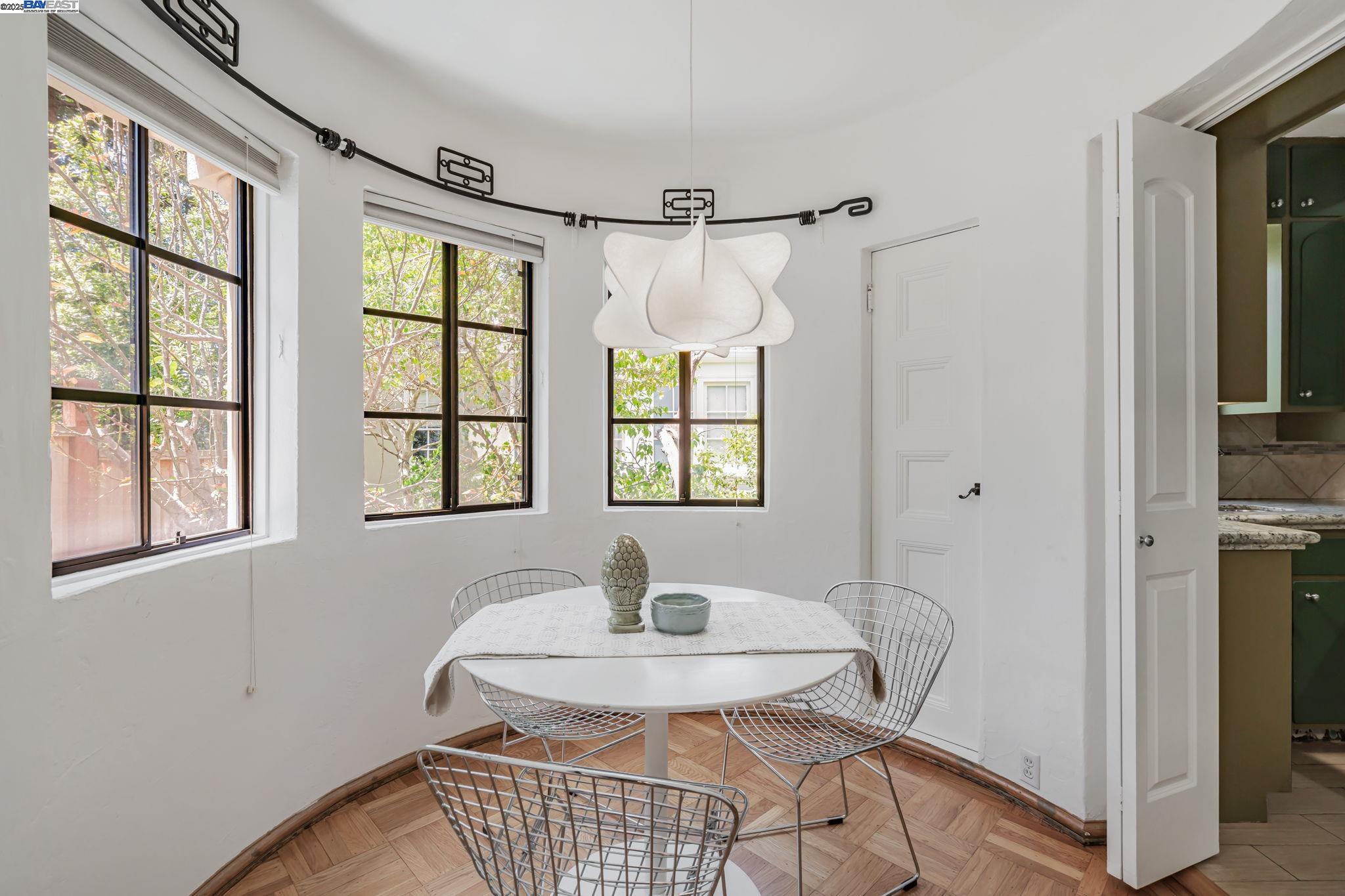 Detail Gallery Image 15 of 53 For 659 Kenwyn Rd, Oakland,  CA 94610 - 4 Beds | 3/1 Baths