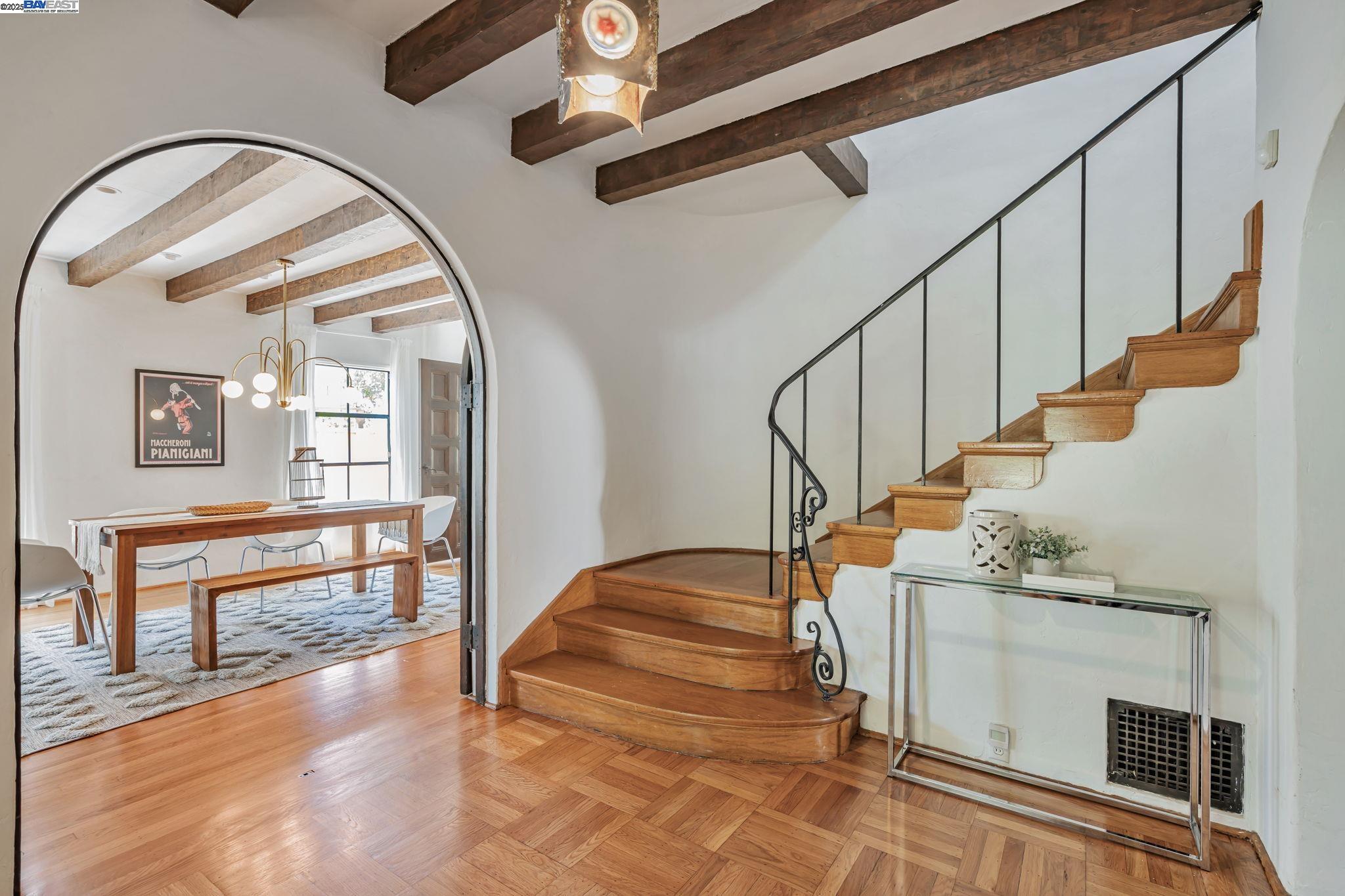 Detail Gallery Image 20 of 53 For 659 Kenwyn Rd, Oakland,  CA 94610 - 4 Beds | 3/1 Baths