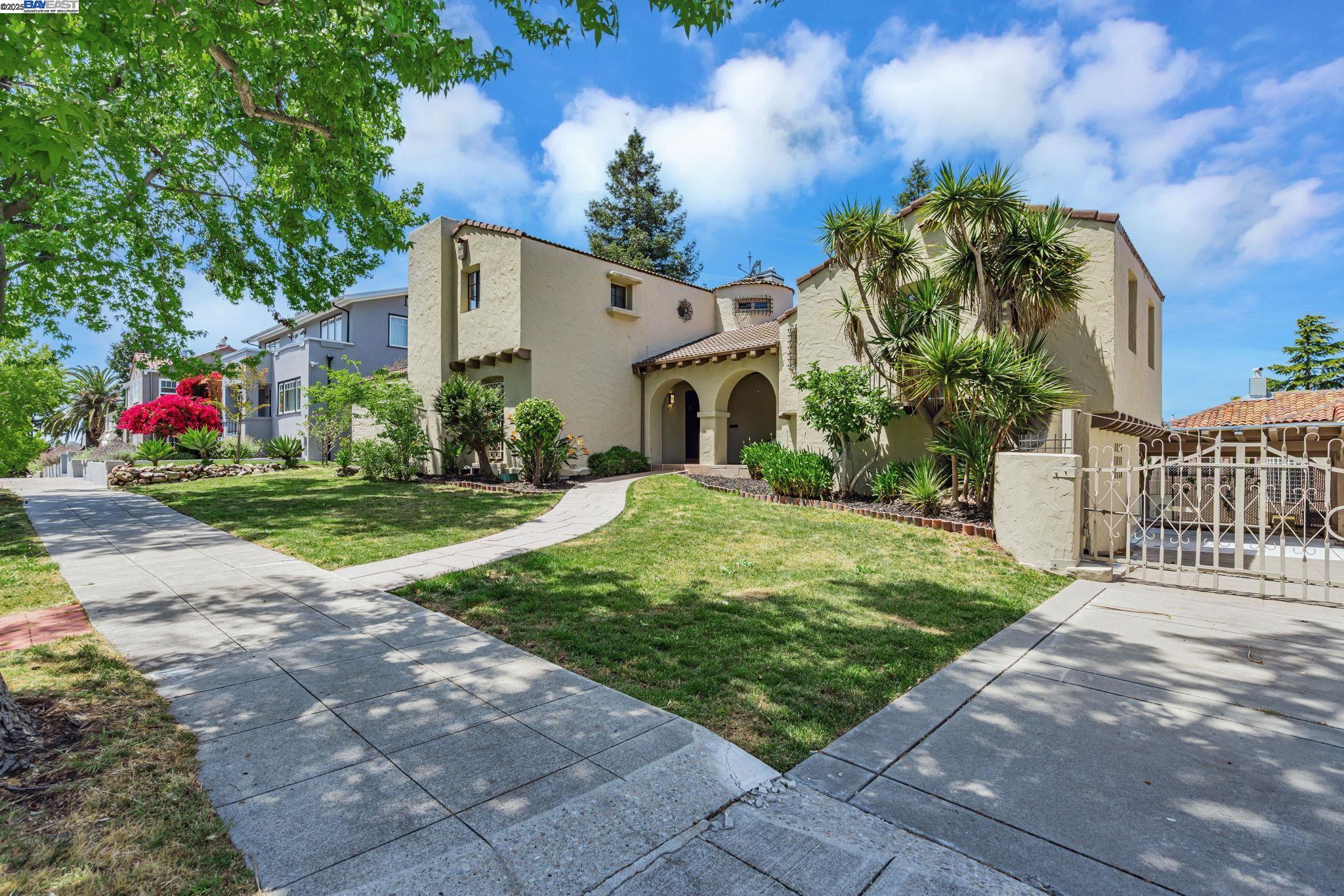 Detail Gallery Image 3 of 53 For 659 Kenwyn Rd, Oakland,  CA 94610 - 4 Beds | 3/1 Baths
