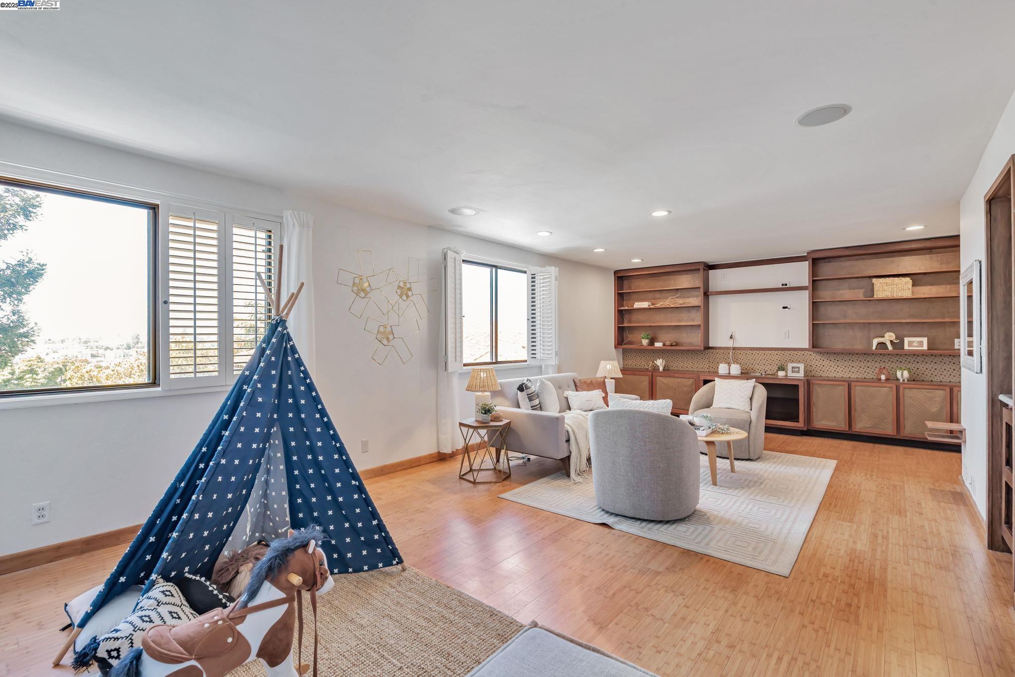 Detail Gallery Image 22 of 53 For 659 Kenwyn Rd, Oakland,  CA 94610 - 4 Beds | 3/1 Baths