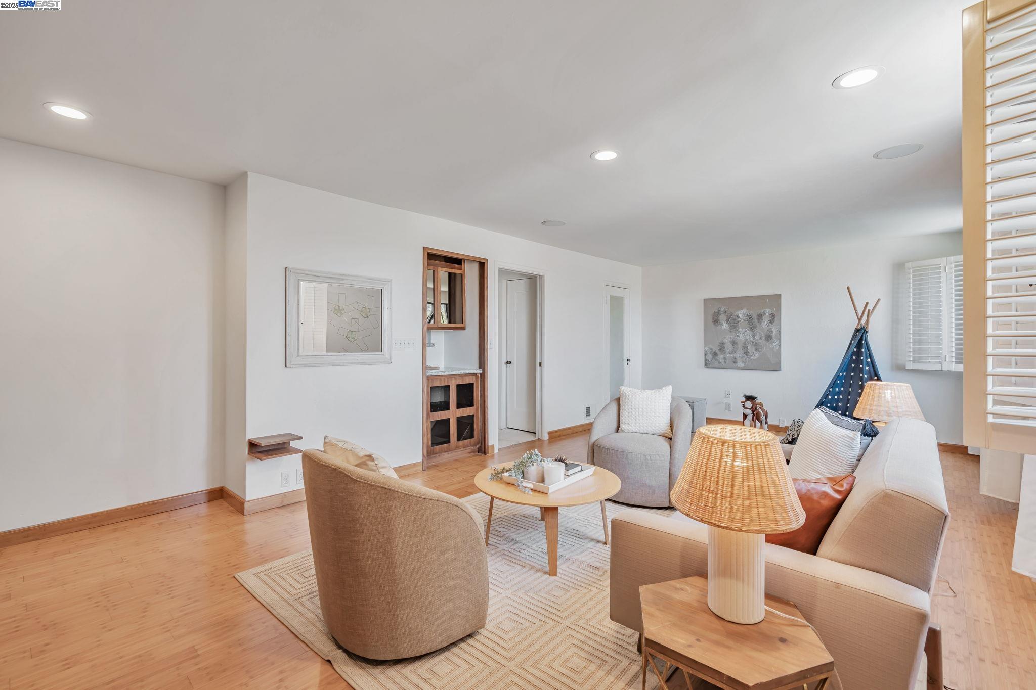 Detail Gallery Image 23 of 53 For 659 Kenwyn Rd, Oakland,  CA 94610 - 4 Beds | 3/1 Baths