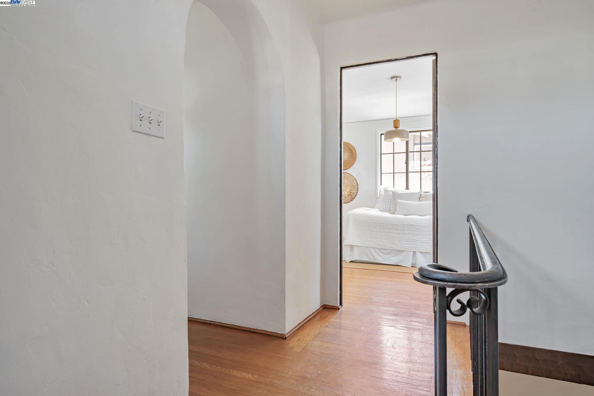 Detail Gallery Image 25 of 53 For 659 Kenwyn Rd, Oakland,  CA 94610 - 4 Beds | 3/1 Baths