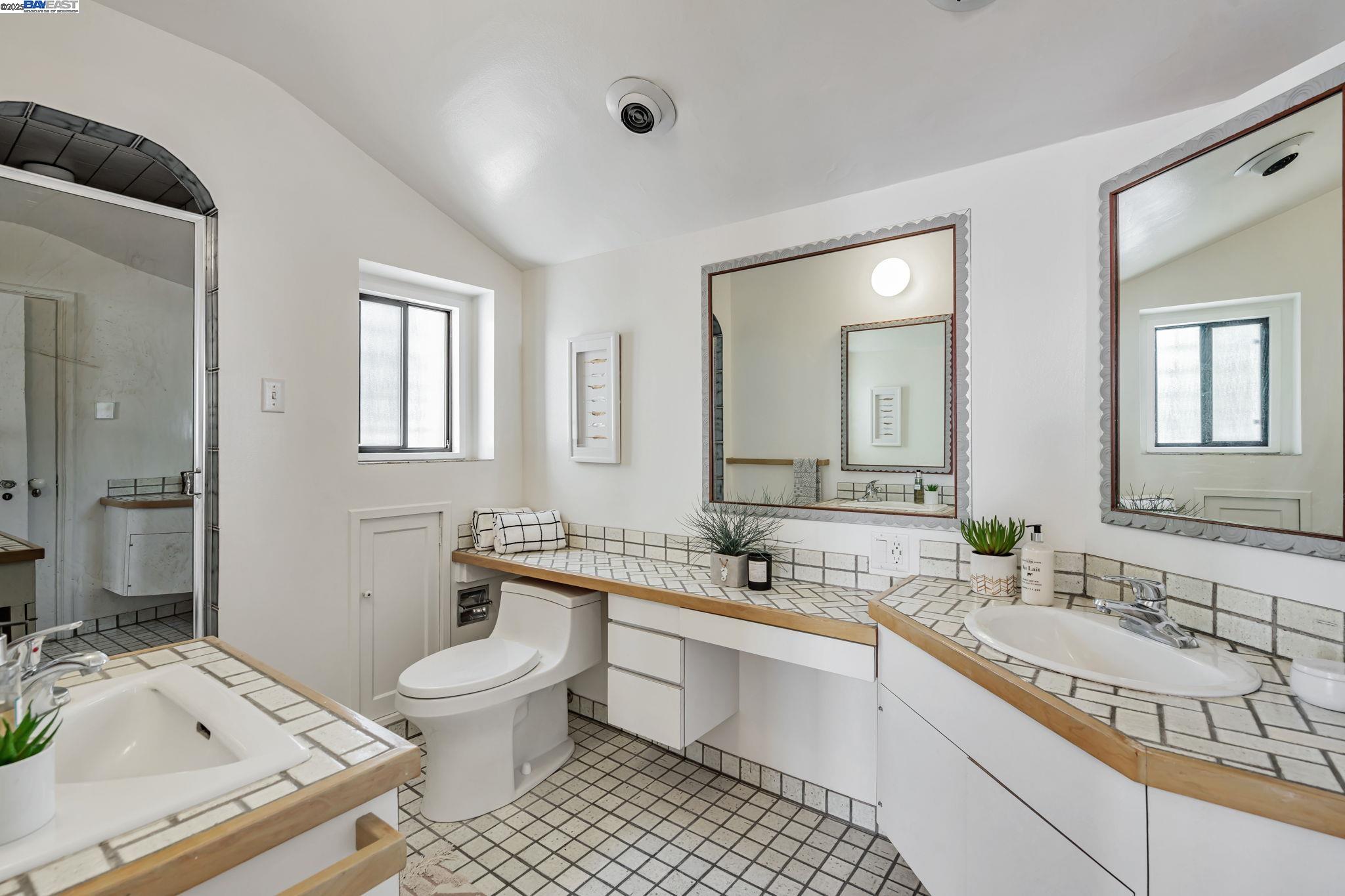 Detail Gallery Image 35 of 53 For 659 Kenwyn Rd, Oakland,  CA 94610 - 4 Beds | 3/1 Baths
