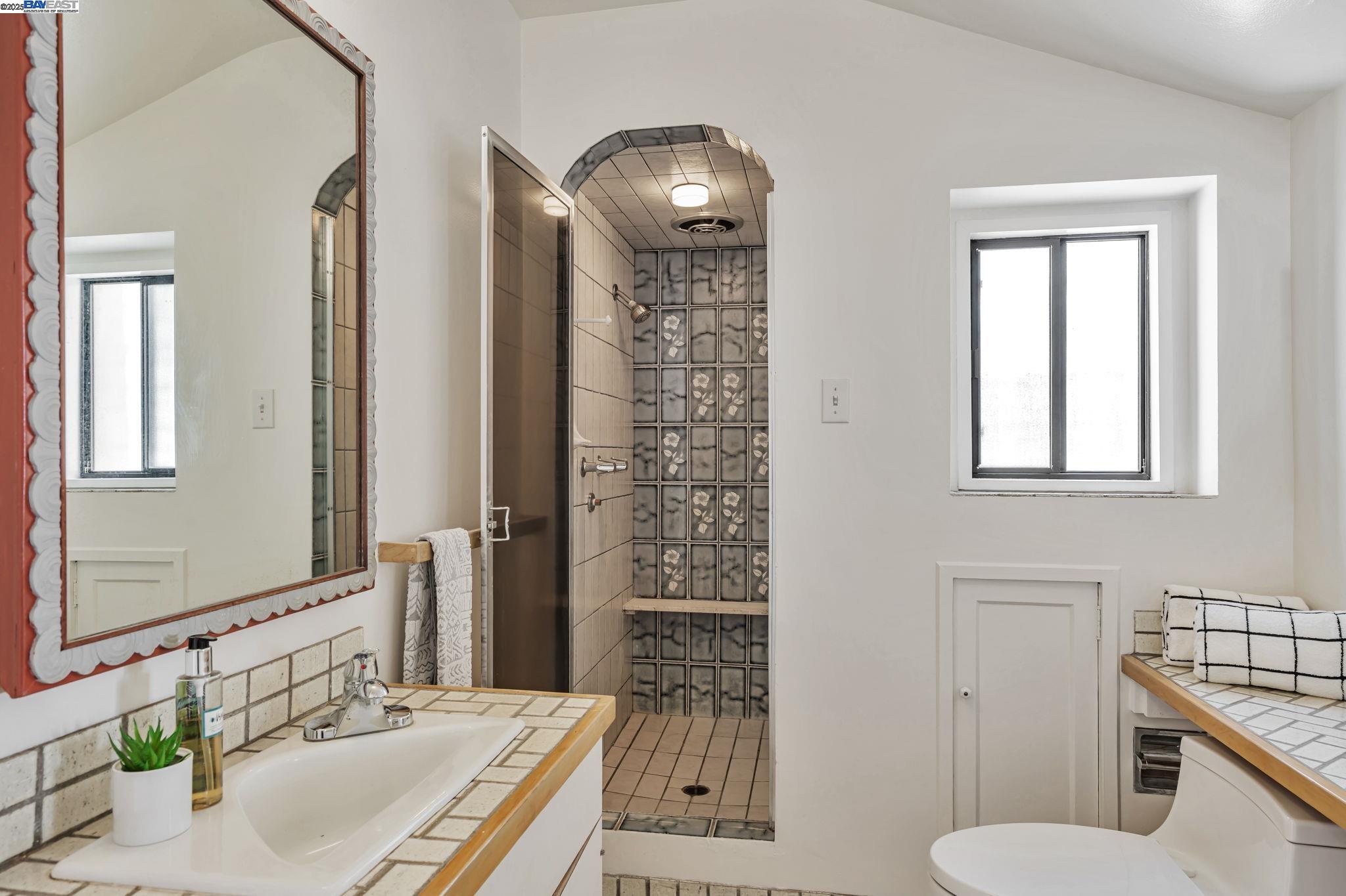 Detail Gallery Image 36 of 53 For 659 Kenwyn Rd, Oakland,  CA 94610 - 4 Beds | 3/1 Baths