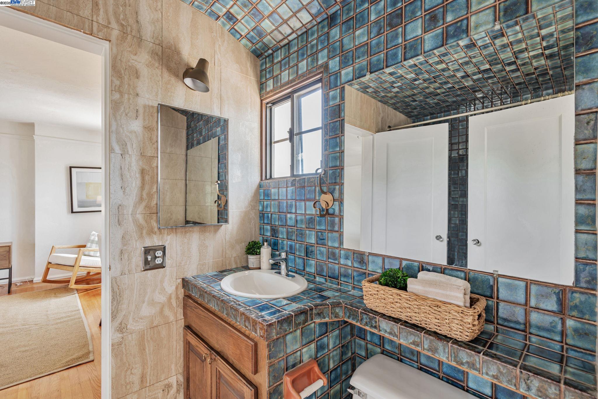 Detail Gallery Image 37 of 53 For 659 Kenwyn Rd, Oakland,  CA 94610 - 4 Beds | 3/1 Baths