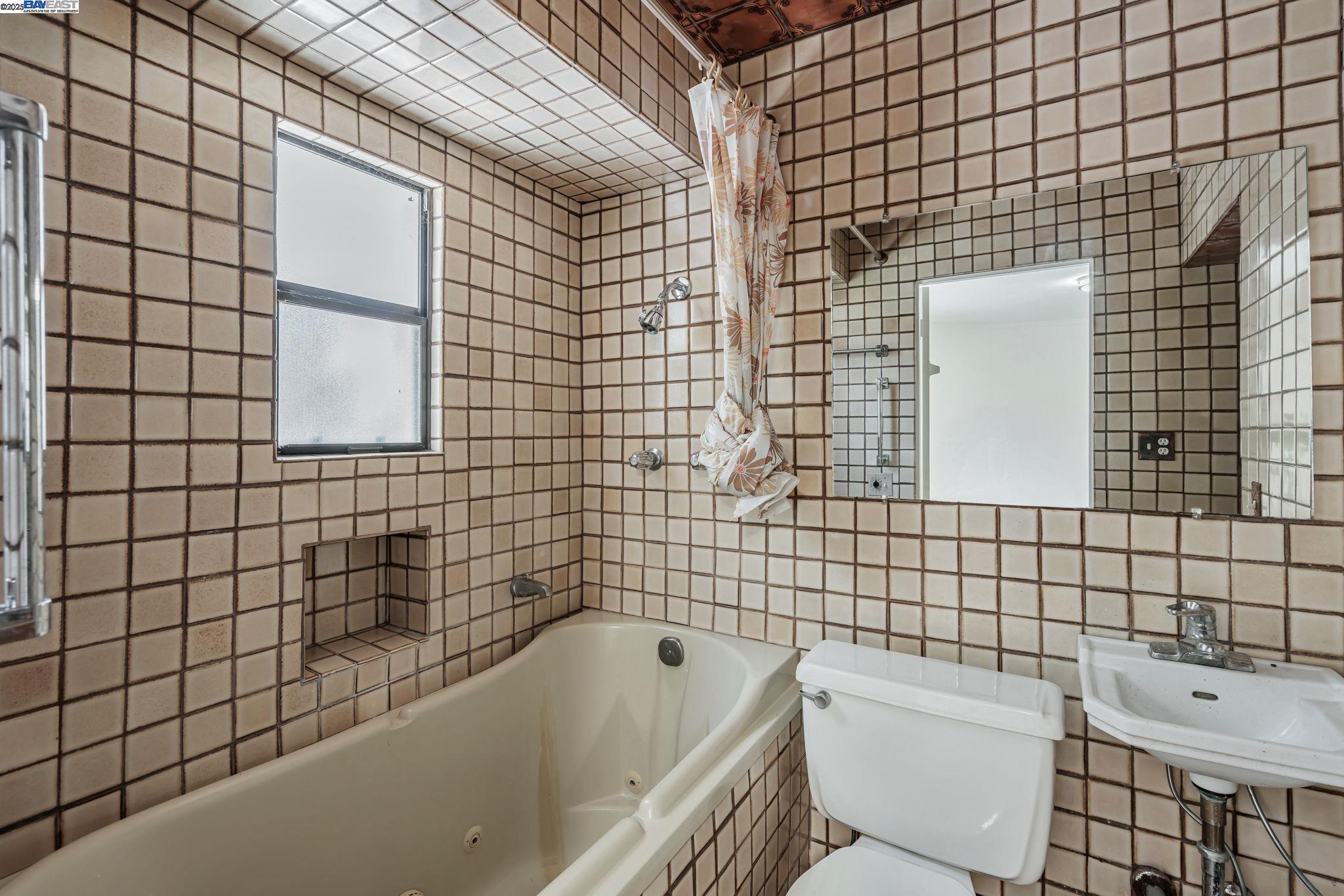 Detail Gallery Image 39 of 53 For 659 Kenwyn Rd, Oakland,  CA 94610 - 4 Beds | 3/1 Baths