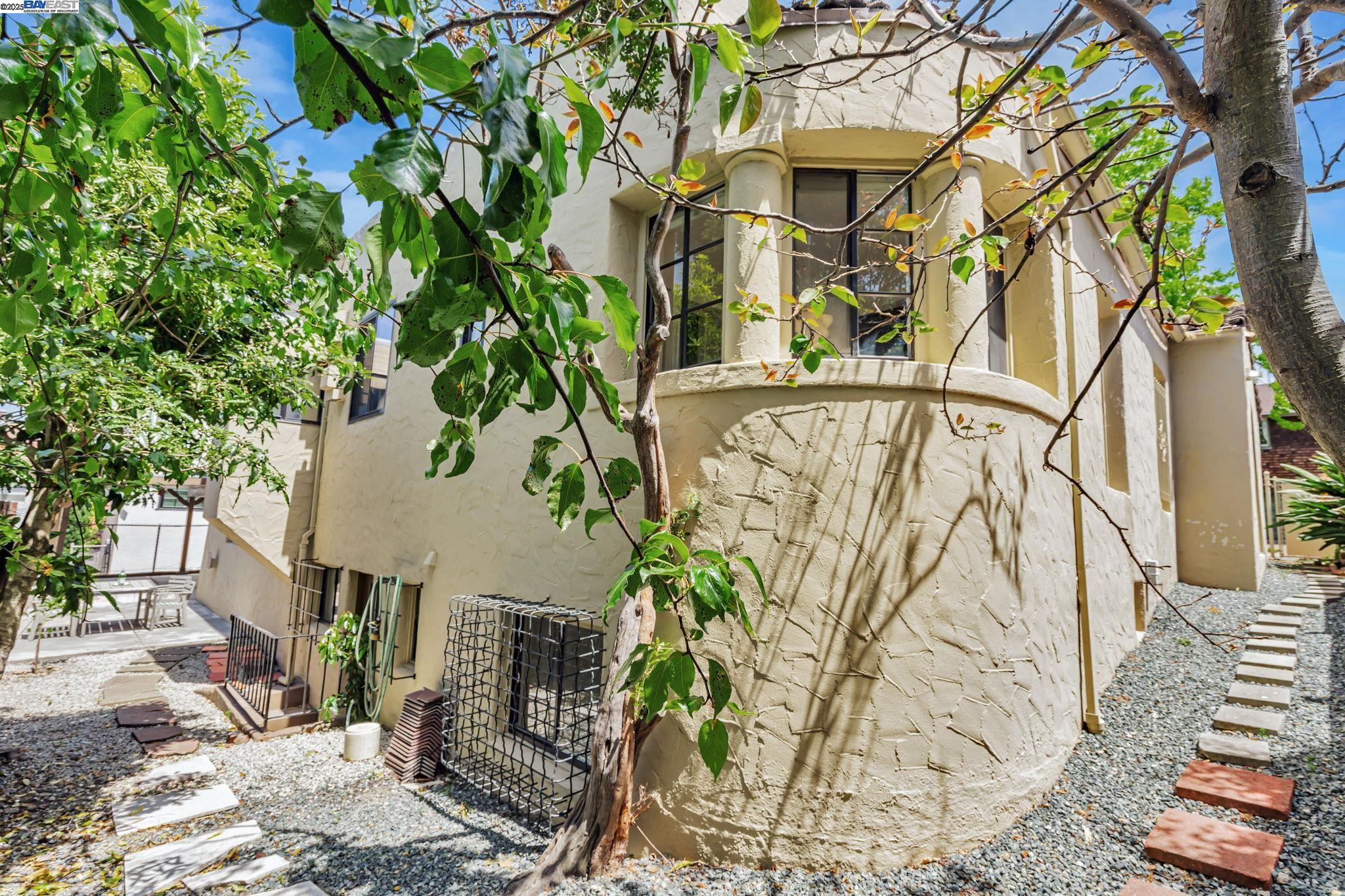 Detail Gallery Image 53 of 53 For 659 Kenwyn Rd, Oakland,  CA 94610 - 4 Beds | 3/1 Baths