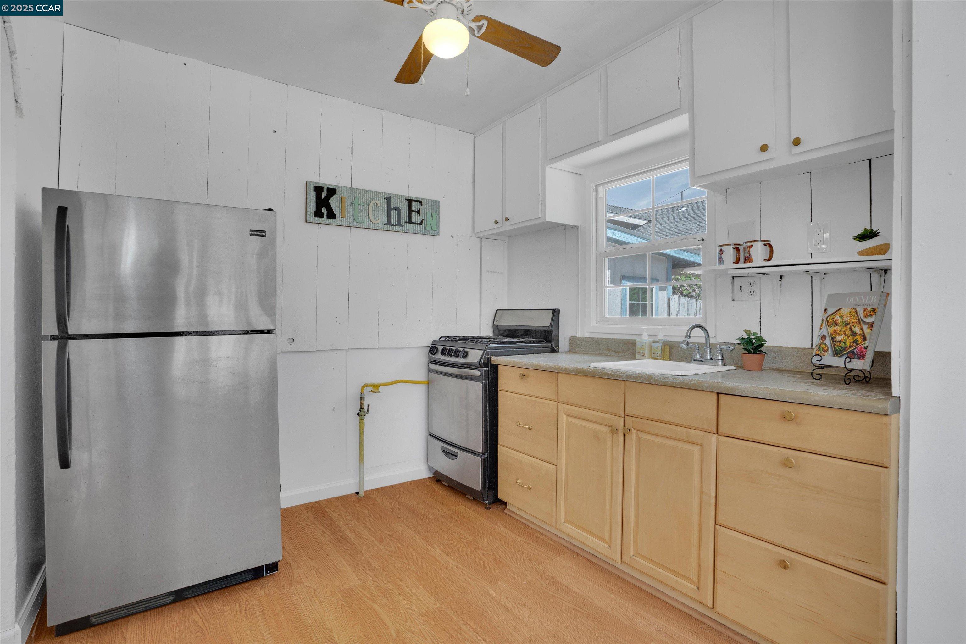 881 Merle Ave, Martinez, California 94553, 2 Bedrooms Bedrooms, 4 Rooms Rooms,1 BathroomBathrooms,Residential,For Sale,881 Merle Ave,41098012