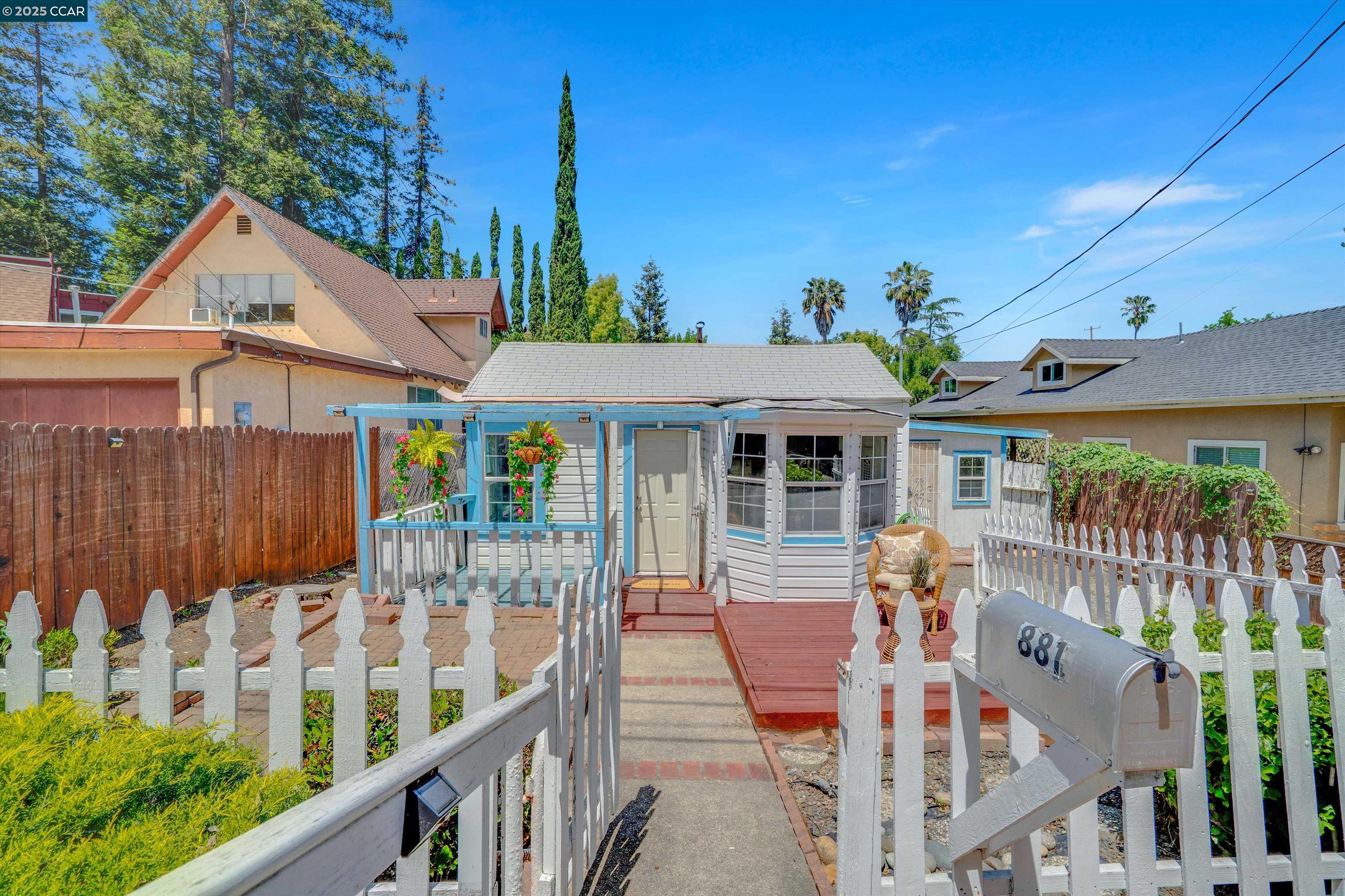 881 Merle Ave, Martinez, California 94553, 2 Bedrooms Bedrooms, 4 Rooms Rooms,1 BathroomBathrooms,Residential,For Sale,881 Merle Ave,41098012