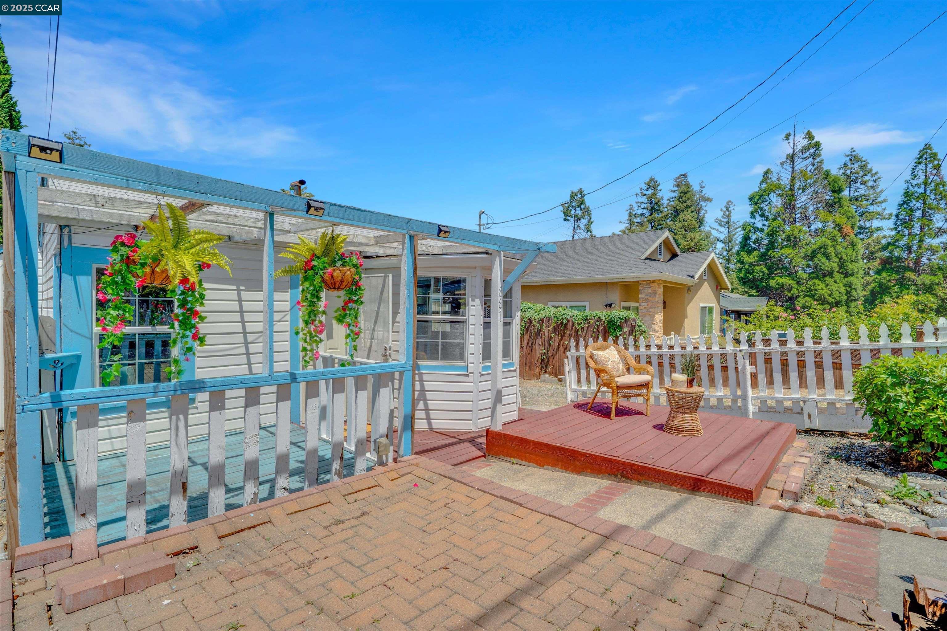 881 Merle Ave, Martinez, California 94553, 2 Bedrooms Bedrooms, 4 Rooms Rooms,1 BathroomBathrooms,Residential,For Sale,881 Merle Ave,41098012