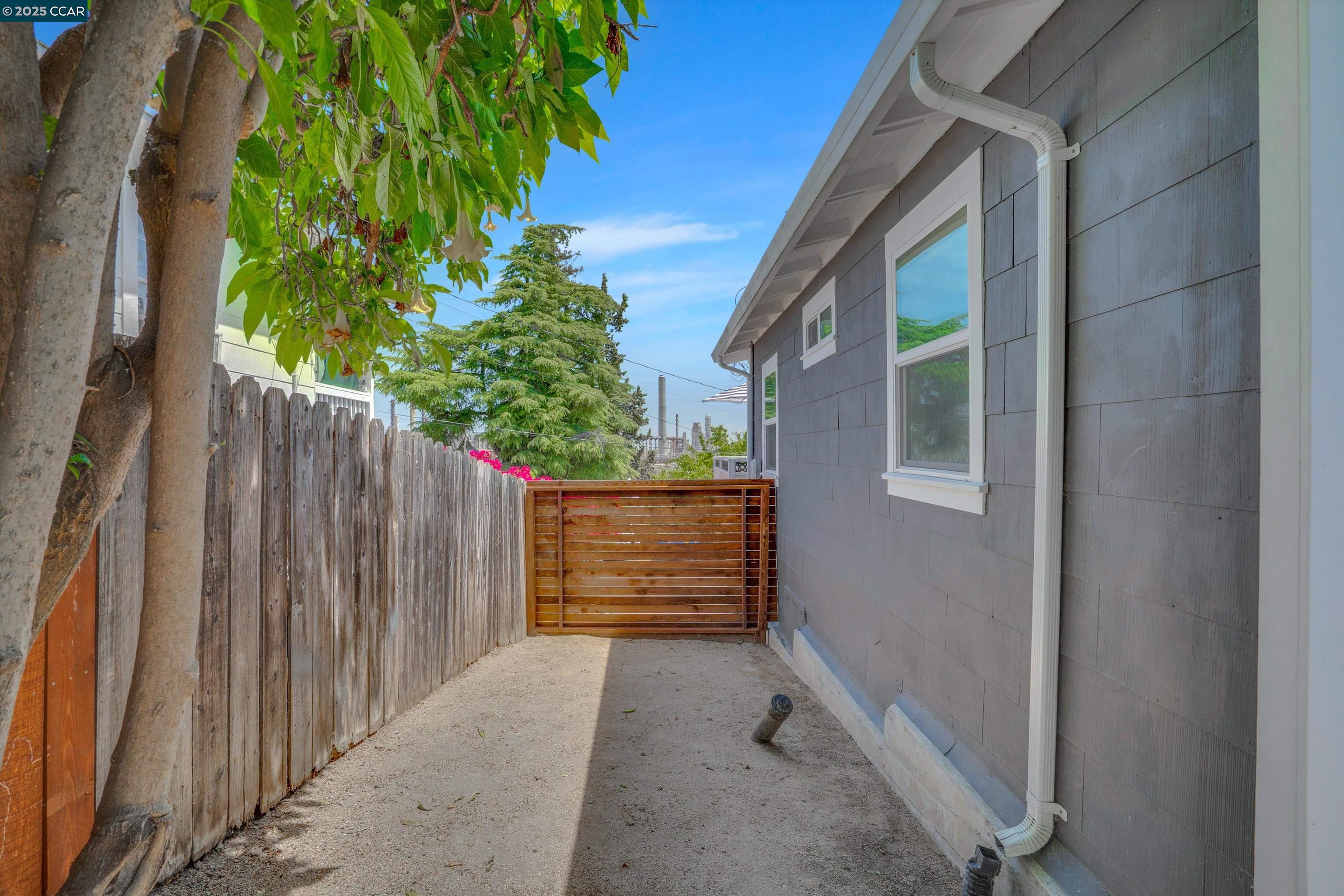 2430 ORCHARD LN, MARTINEZ, CA 94553  Photo 16