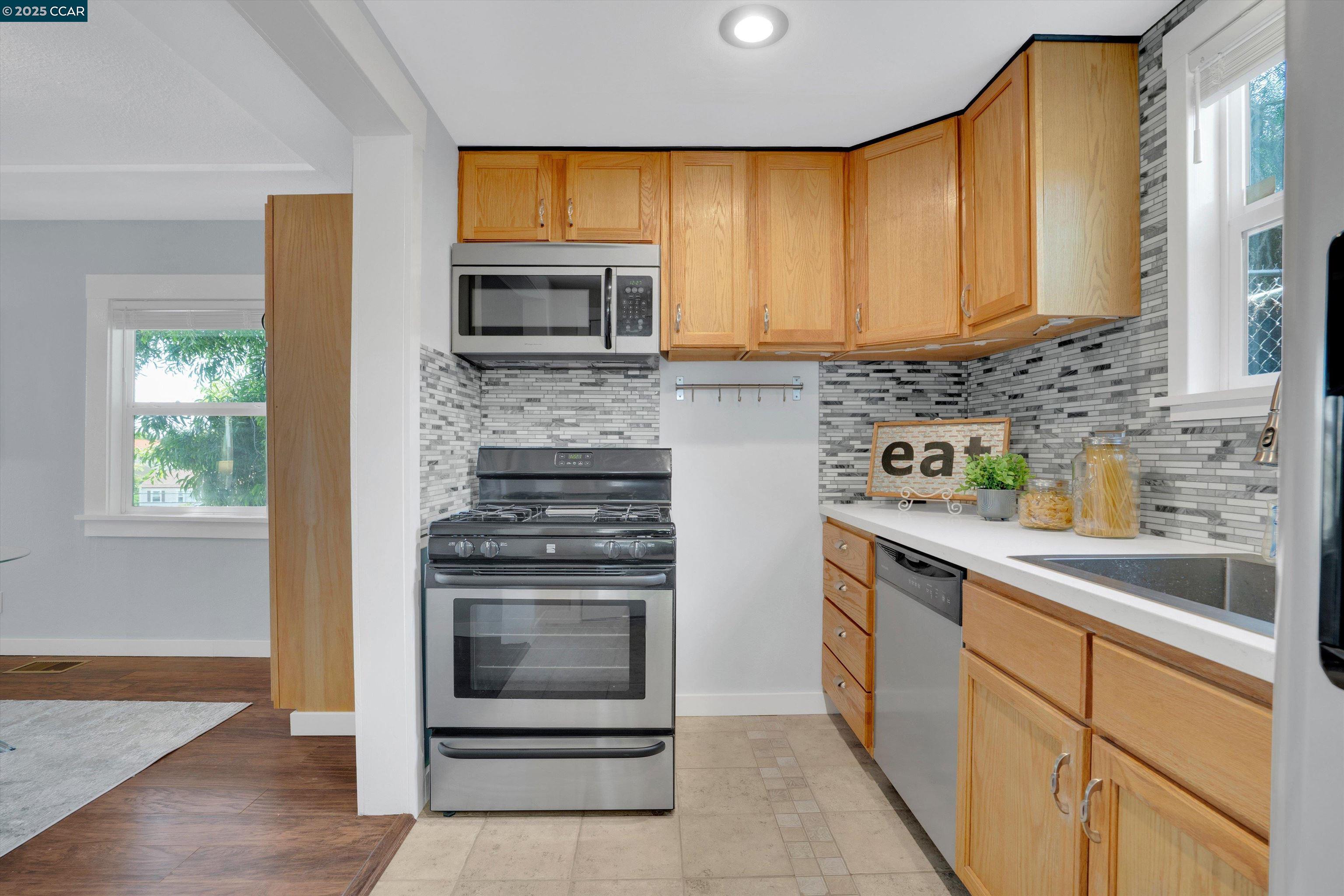 2430 ORCHARD LN, MARTINEZ, CA 94553  Photo 9