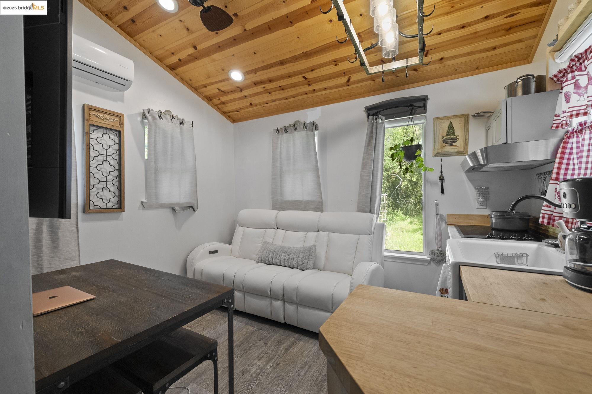 Detail Gallery Image 11 of 23 For 22852 Four Wheel Dr, Sonora,  CA 95370 - 1 Beds | 1 Baths