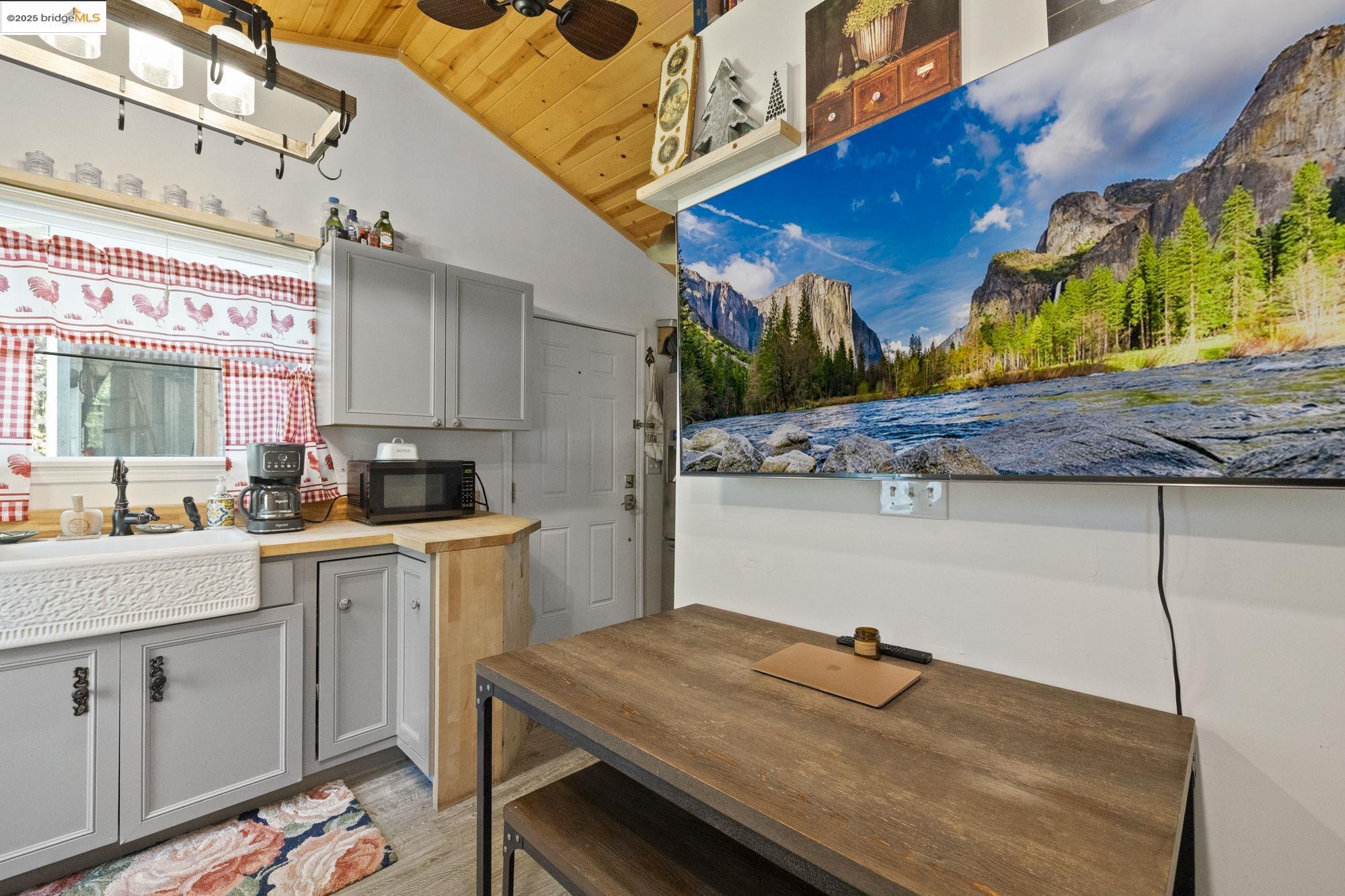 Detail Gallery Image 13 of 23 For 22852 Four Wheel Dr, Sonora,  CA 95370 - 1 Beds | 1 Baths