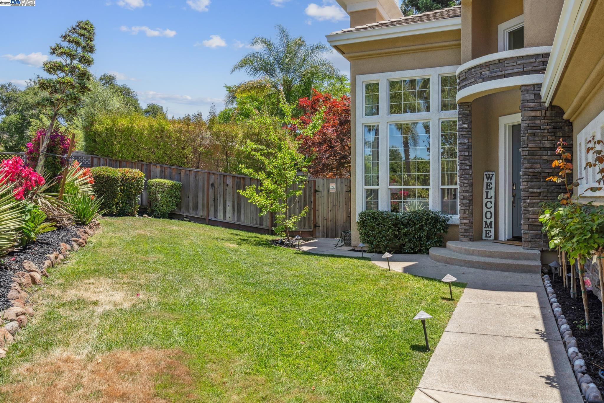 Detail Gallery Image 5 of 60 For 418 Golf Ct, Walnut Creek,  CA 94598 - 4 Beds | 3 Baths