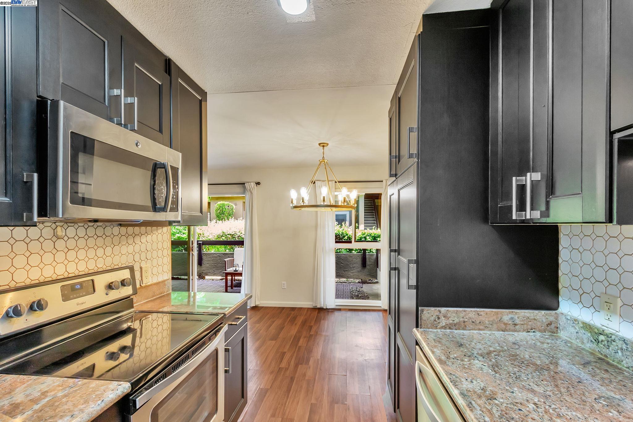 Detail Gallery Image 2 of 55 For 291 Tradewinds Dr #7,  San Jose,  CA 95123 - 2 Beds | 1 Baths