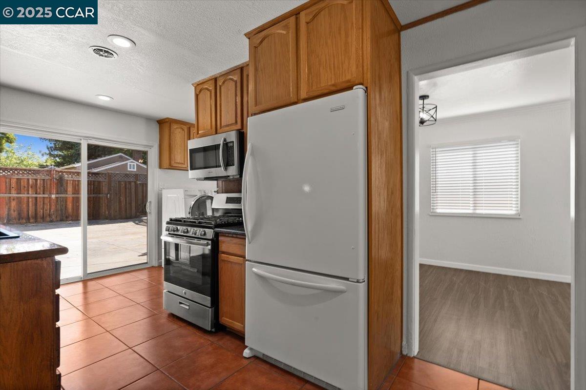 Detail Gallery Image 12 of 33 For 2707 Webb St, Vallejo,  CA 94591 - 3 Beds | 2 Baths