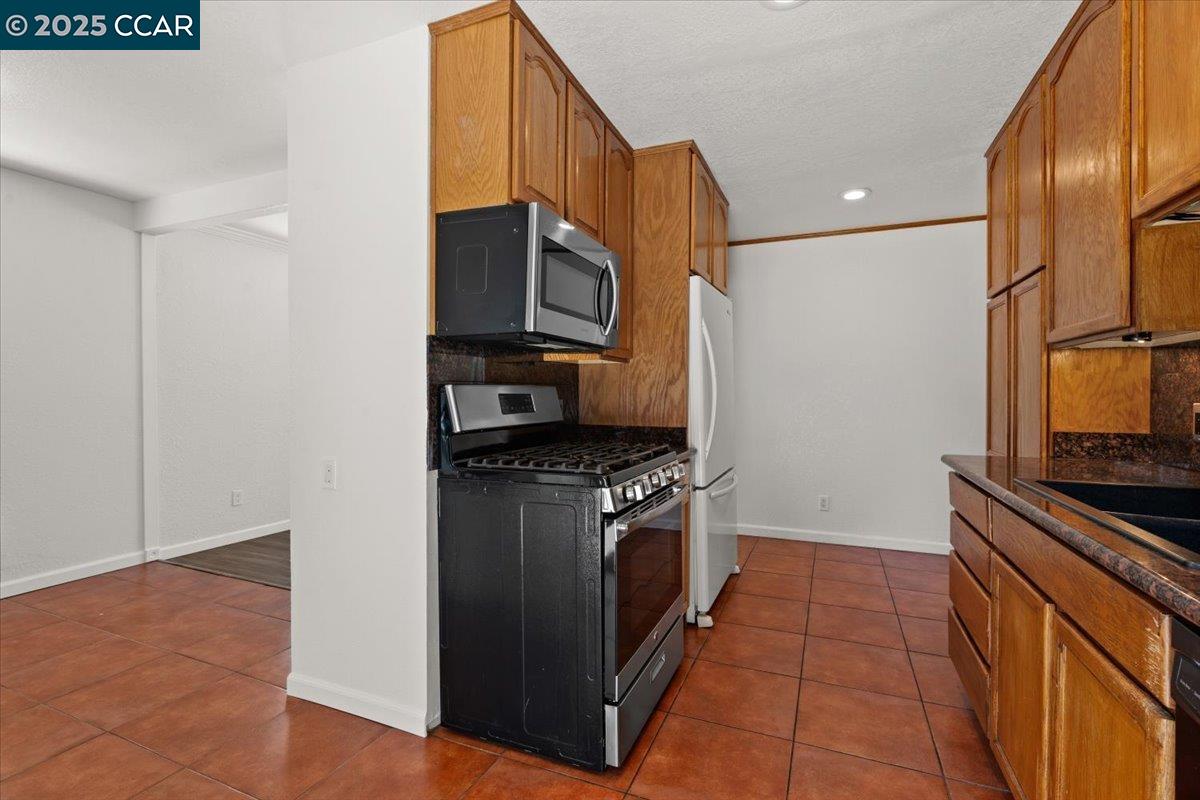 Detail Gallery Image 14 of 33 For 2707 Webb St, Vallejo,  CA 94591 - 3 Beds | 2 Baths