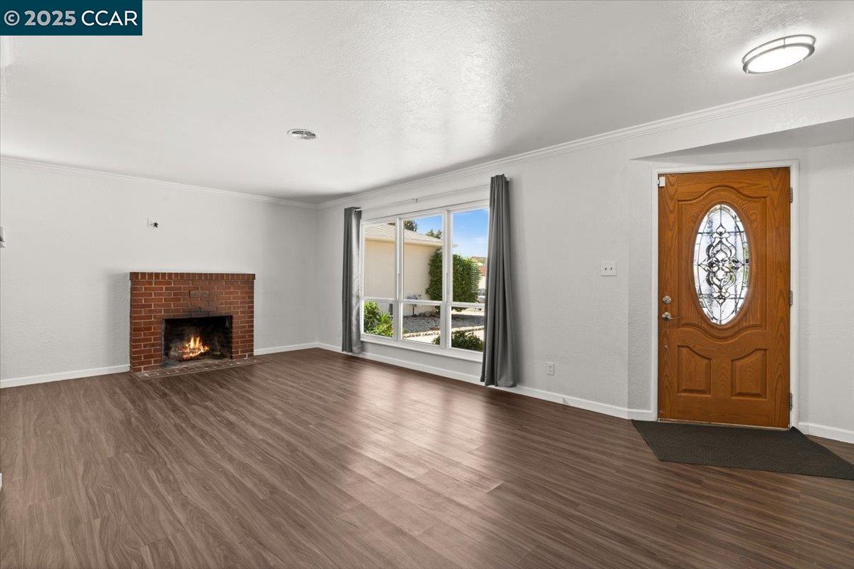 Detail Gallery Image 5 of 33 For 2707 Webb St, Vallejo,  CA 94591 - 3 Beds | 2 Baths