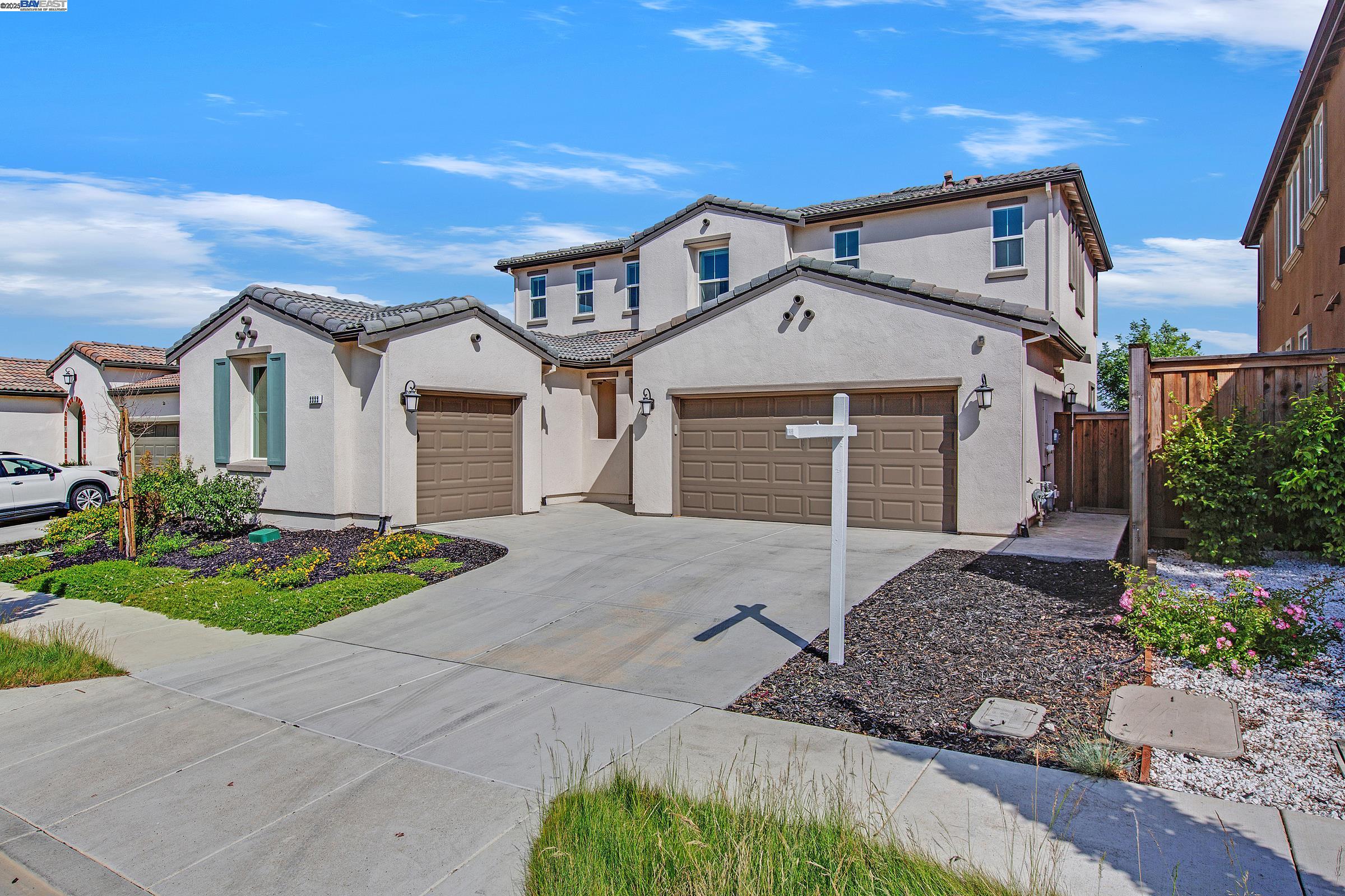 Detail Gallery Image 1 of 60 For 2222 Davie Pl, Tracy,  CA 95377 - 4 Beds | 3/1 Baths