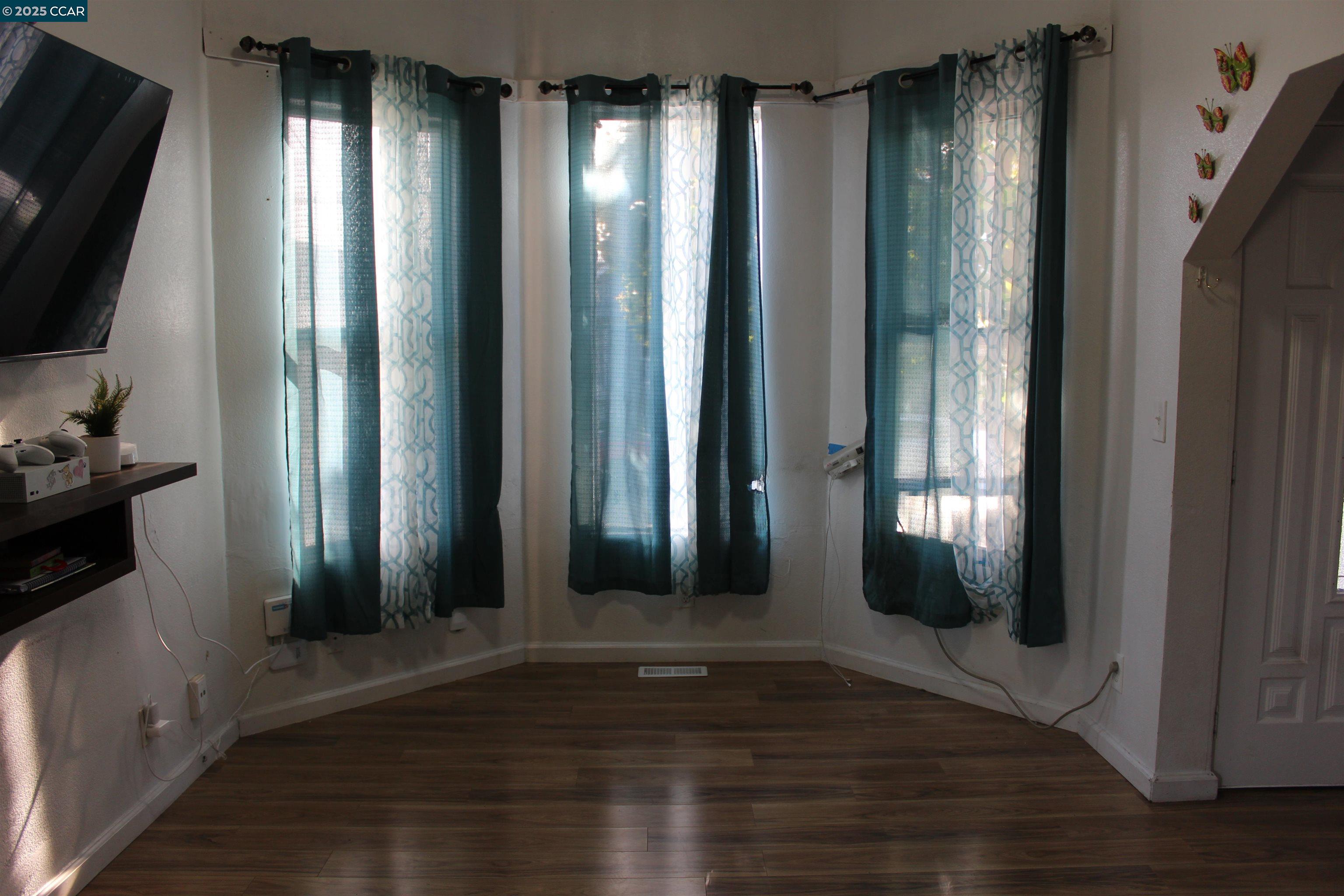 Detail Gallery Image 7 of 53 For 540 3rd St, Richmond,  CA 94801-2608 - 3 Beds | 2 Baths