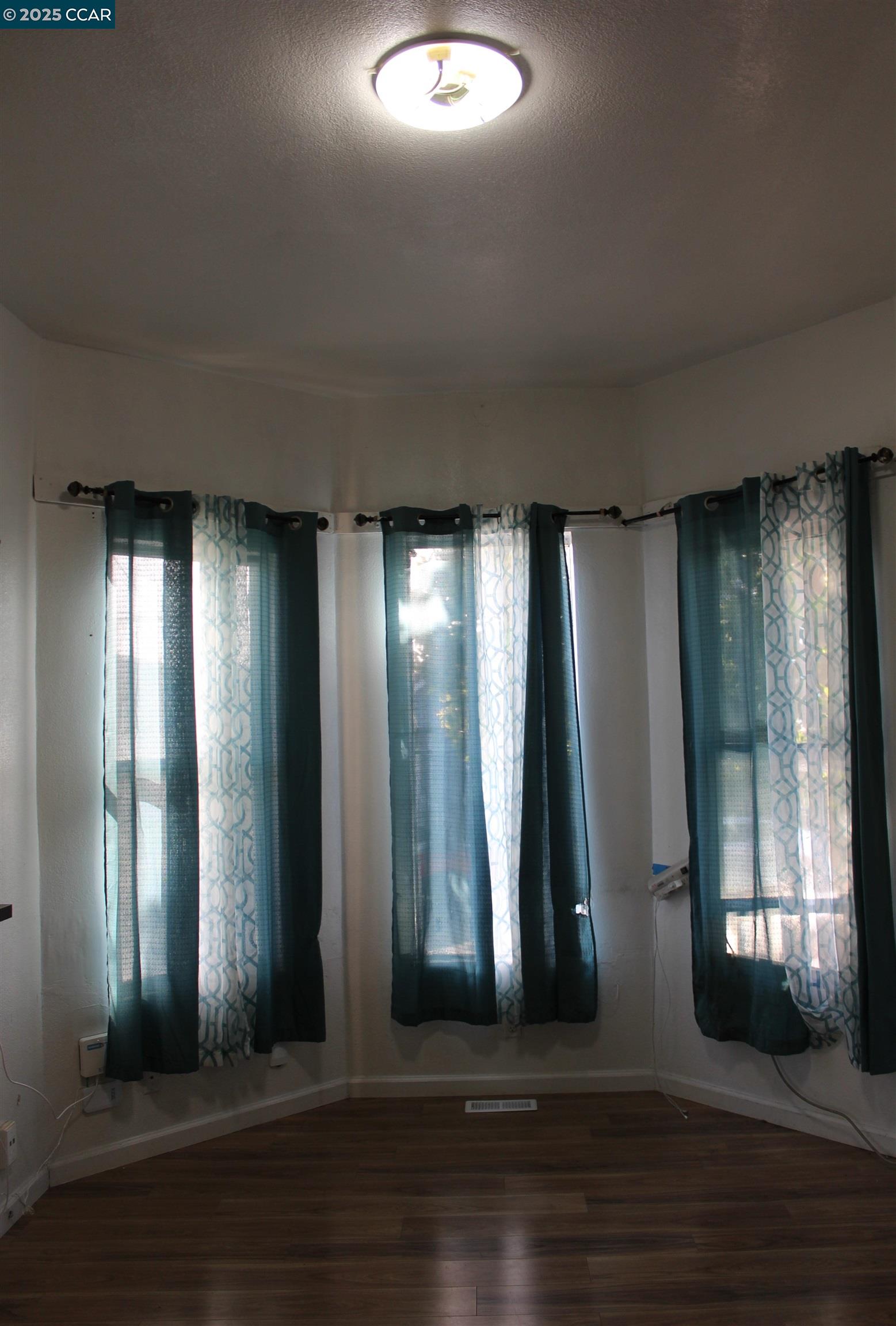 Detail Gallery Image 8 of 53 For 540 3rd St, Richmond,  CA 94801-2608 - 3 Beds | 2 Baths