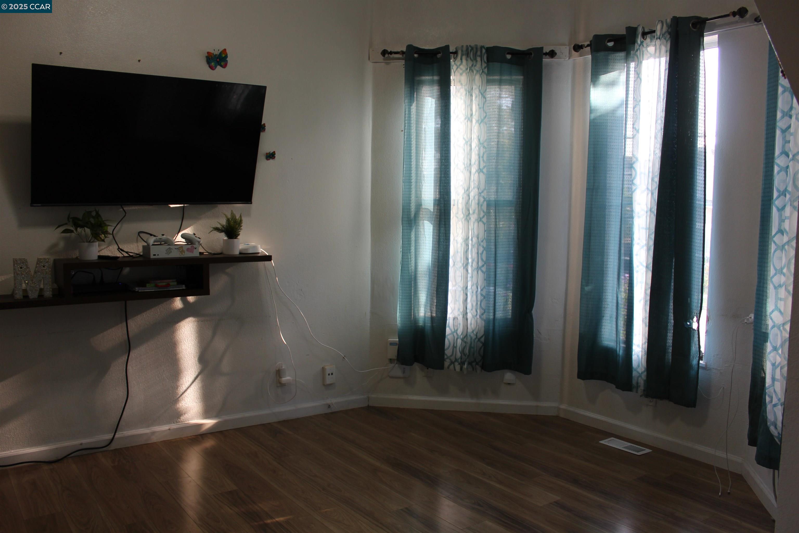 Detail Gallery Image 10 of 53 For 540 3rd St, Richmond,  CA 94801-2608 - 3 Beds | 2 Baths