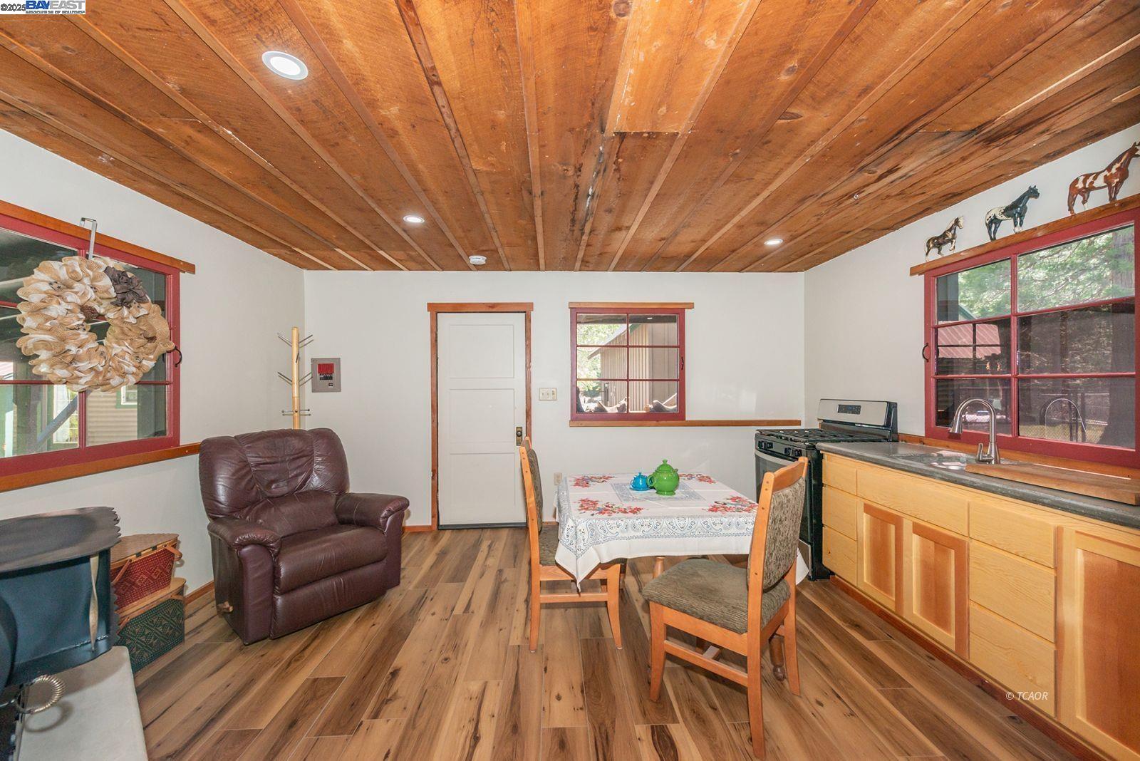 Detail Gallery Image 18 of 50 For 21 Cedar Rd, Trinity Center,  CA 96091 - 4 Beds | 3 Baths