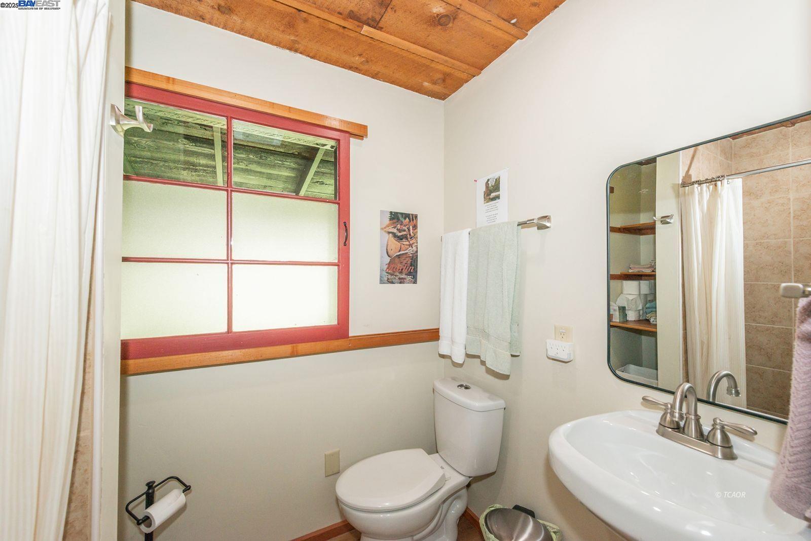 Detail Gallery Image 22 of 50 For 21 Cedar Rd, Trinity Center,  CA 96091 - 4 Beds | 3 Baths
