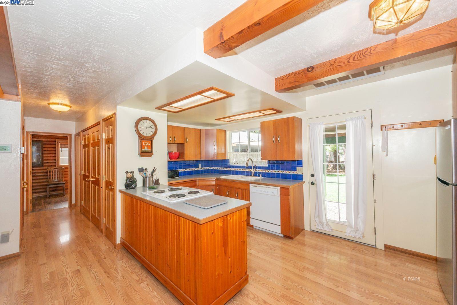 Detail Gallery Image 6 of 50 For 21 Cedar Rd, Trinity Center,  CA 96091 - 4 Beds | 3 Baths