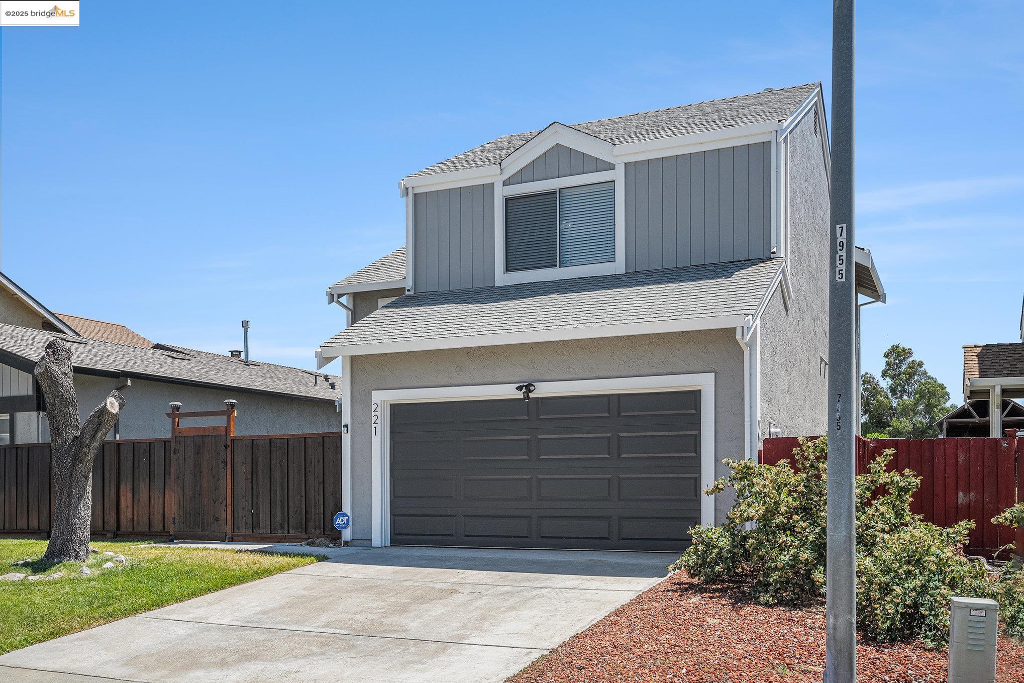 Detail Gallery Image 2 of 21 For 221 Almondtree Ln, Oakley,  CA 94561 - 2 Beds | 2/1 Baths