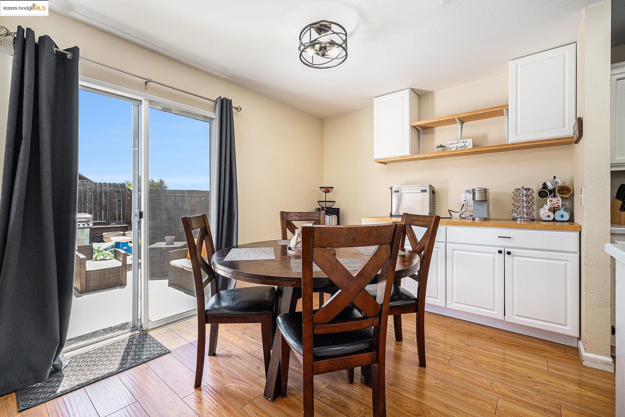 Detail Gallery Image 7 of 21 For 221 Almondtree Ln, Oakley,  CA 94561 - 2 Beds | 2/1 Baths