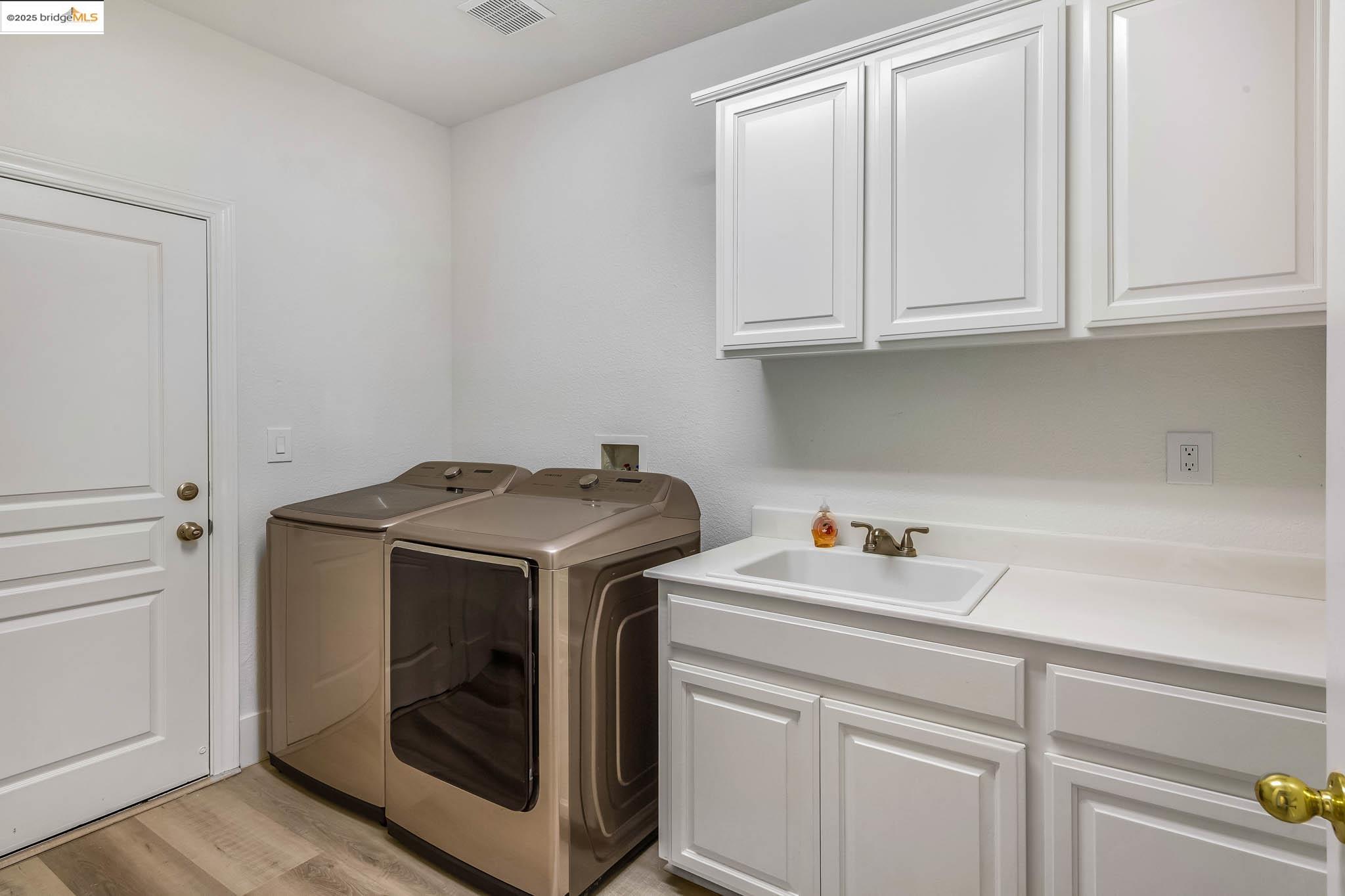 Detail Gallery Image 33 of 38 For 5003 Nortonville Ct, Antioch,  CA 94531 - 5 Beds | 4/1 Baths