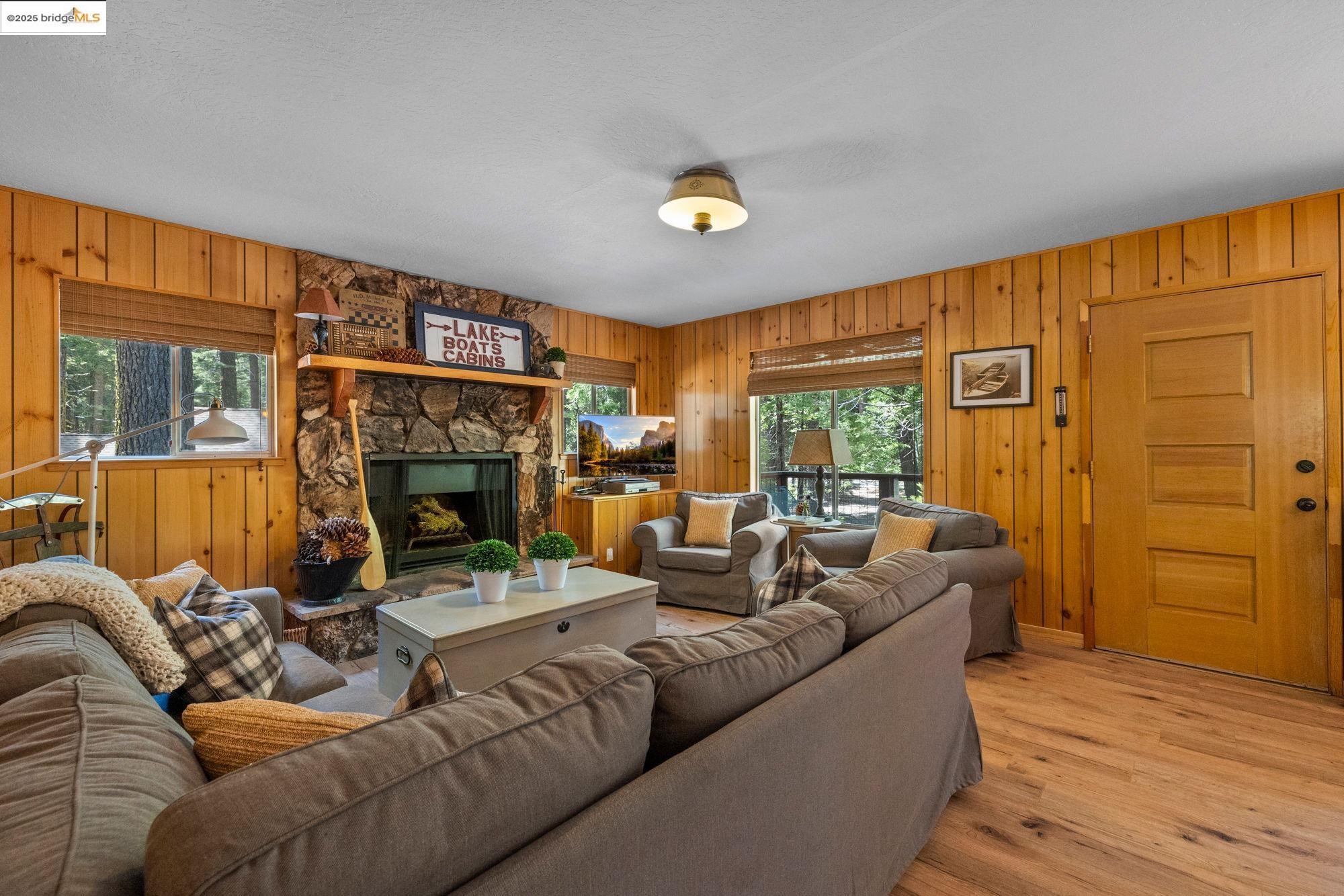 Detail Gallery Image 3 of 29 For 261 Dodge Ridge, Pinecrest,  CA 95364 - 2 Beds | 1/1 Baths