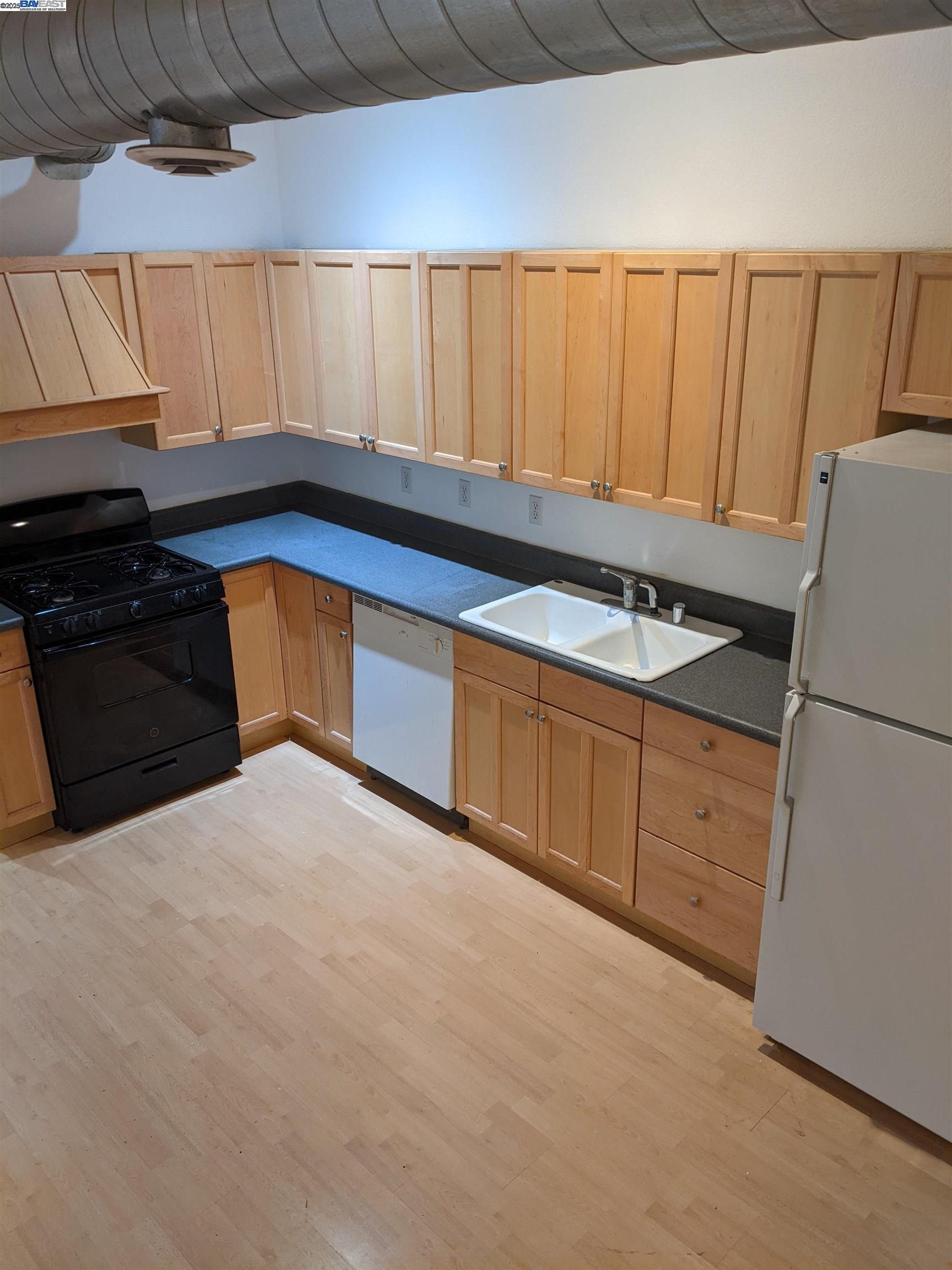 Detail Gallery Image 5 of 40 For 2622 Kingsland Ave, Oakland,  CA 94619 - – Beds | – Baths