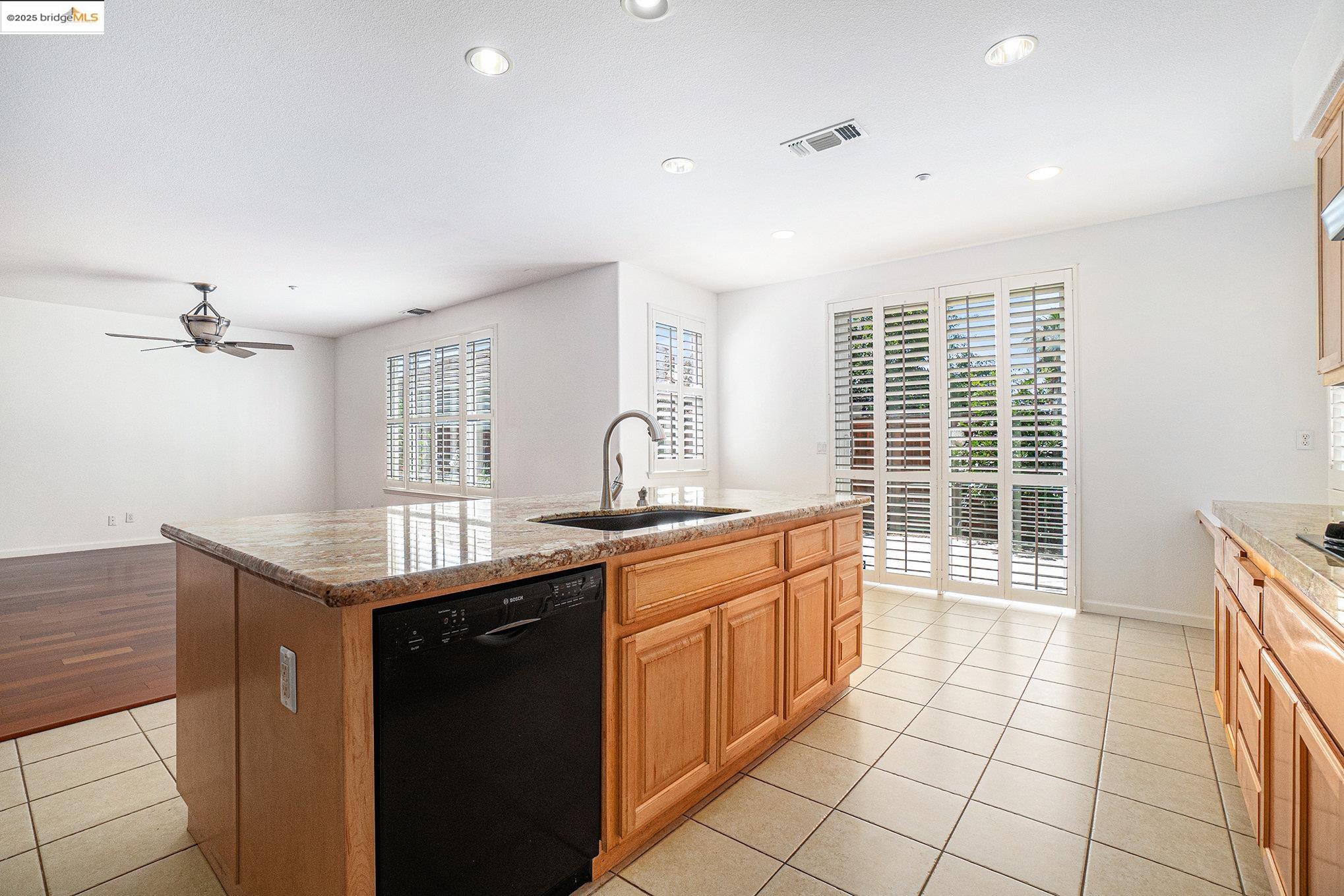 Detail Gallery Image 14 of 42 For 722 Bentley Ct, Brentwood,  CA 94513 - 5 Beds | 3 Baths