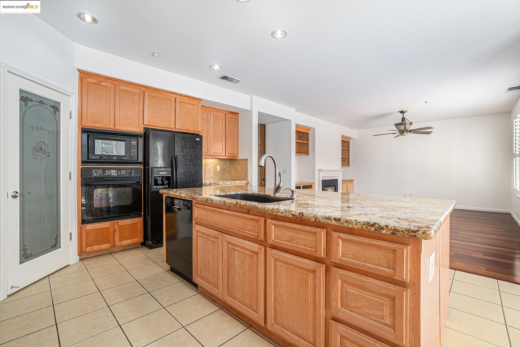 Detail Gallery Image 15 of 42 For 722 Bentley Ct, Brentwood,  CA 94513 - 5 Beds | 3 Baths