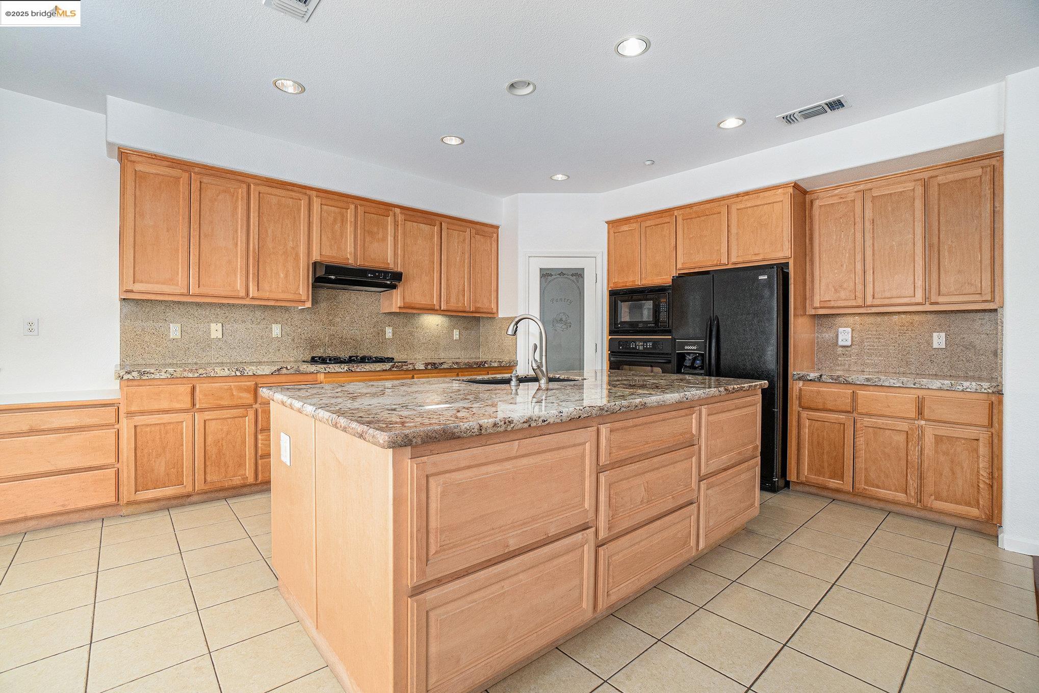 Detail Gallery Image 16 of 42 For 722 Bentley Ct, Brentwood,  CA 94513 - 5 Beds | 3 Baths