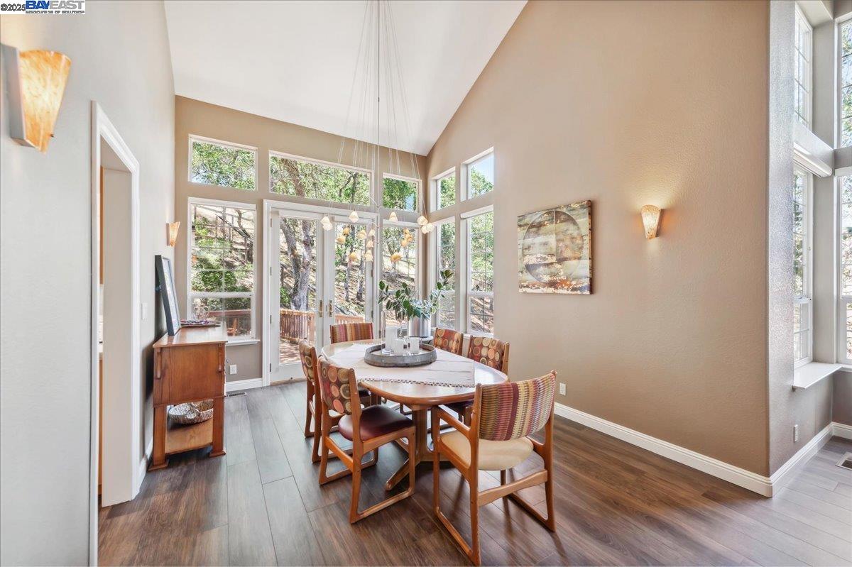 Detail Gallery Image 11 of 54 For 3761 Smallwood Court, Pleasanton,  CA 94566 - 5 Beds | 3/1 Baths