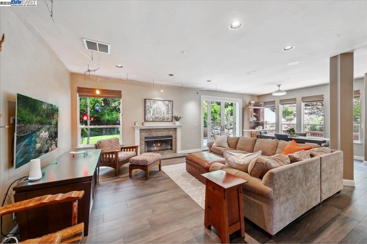 Detail Gallery Image 18 of 54 For 3761 Smallwood Court, Pleasanton,  CA 94566 - 5 Beds | 3/1 Baths