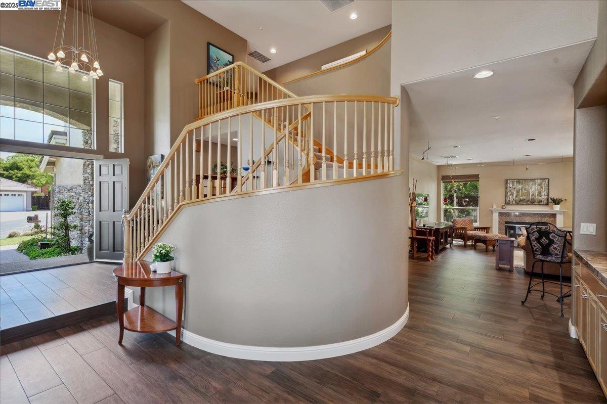 Detail Gallery Image 5 of 54 For 3761 Smallwood Court, Pleasanton,  CA 94566 - 5 Beds | 3/1 Baths